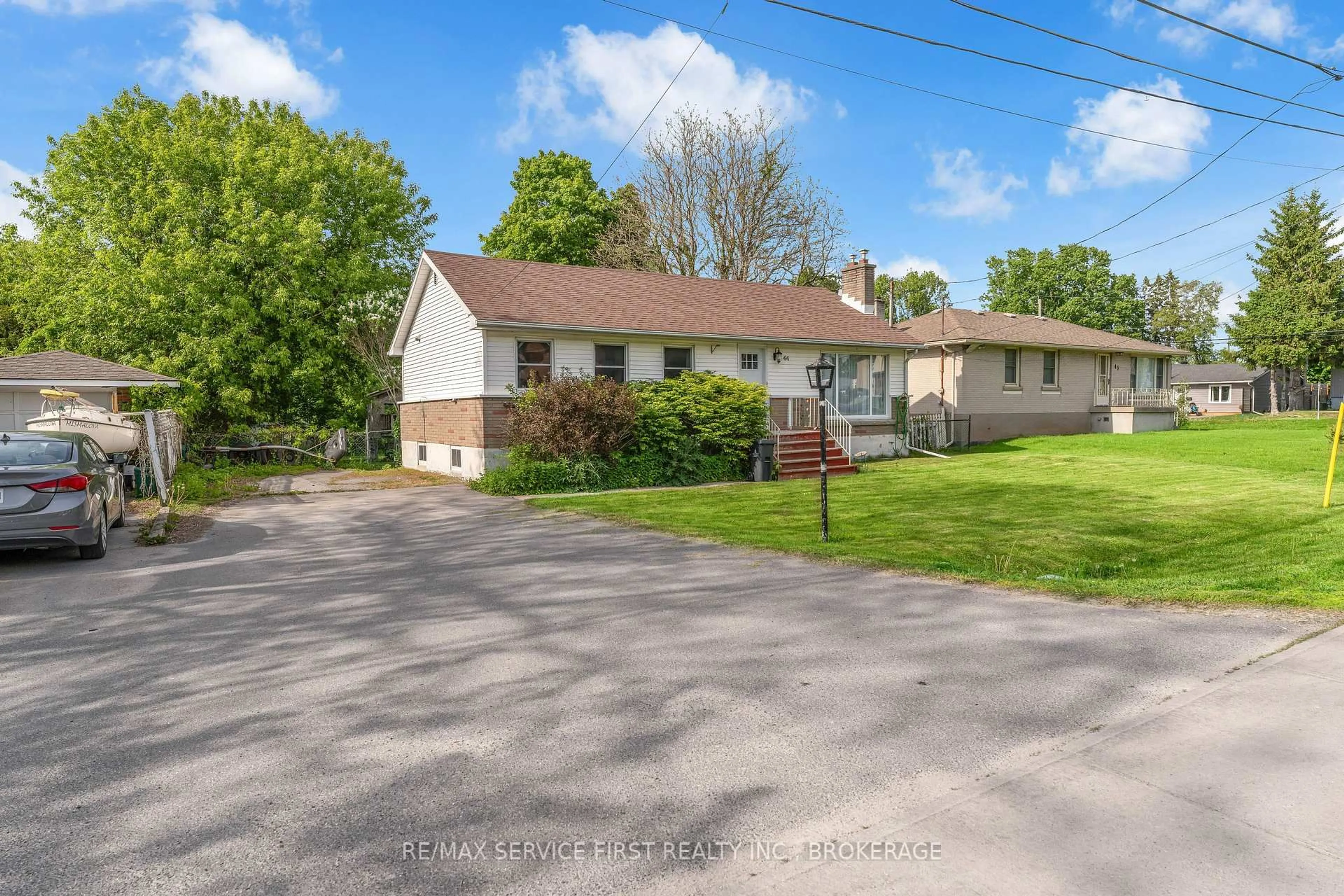 A pic from outside/outdoor area/front of a property/back of a property/a pic from drone, street for 44 Cranbrook St, Kingston Ontario K7M 4N2