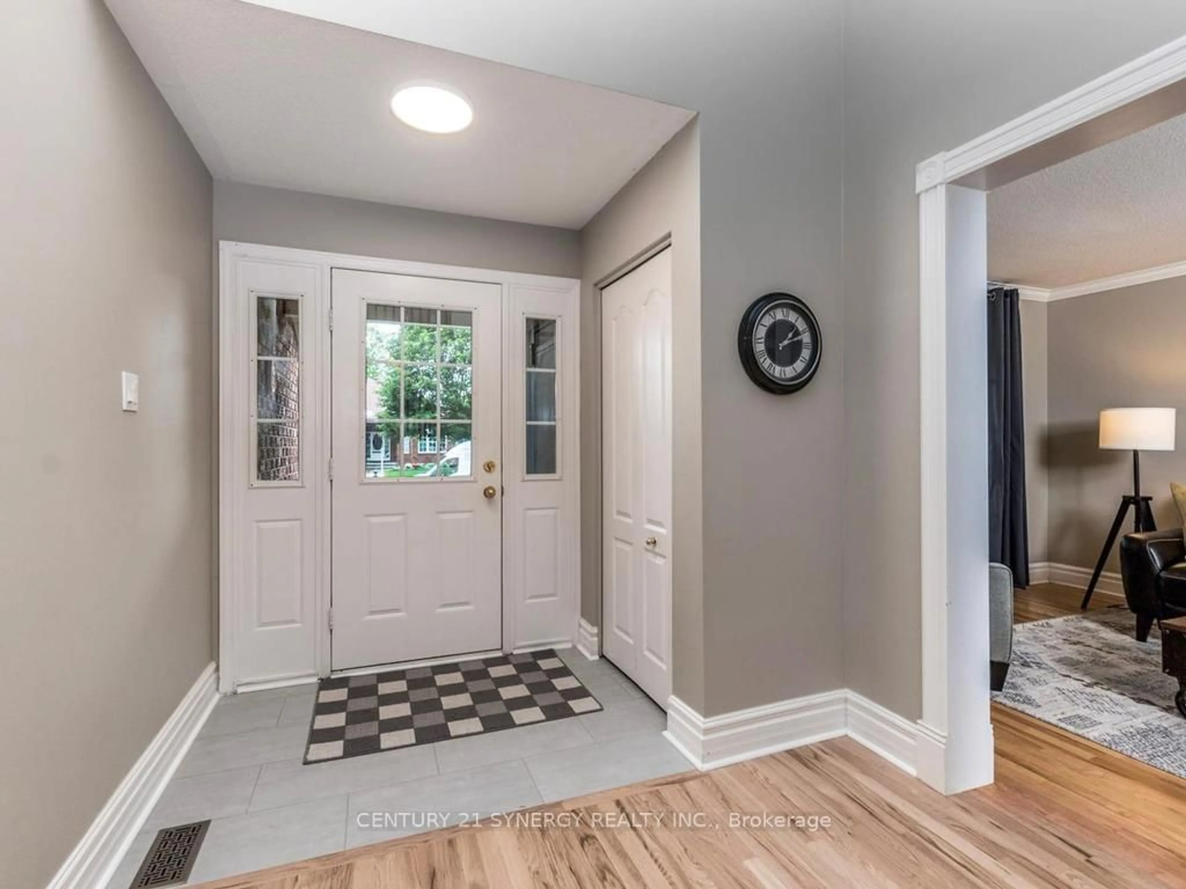 Indoor entryway for 26 Jacqueline Cres, Ottawa Ontario K2S 1M2