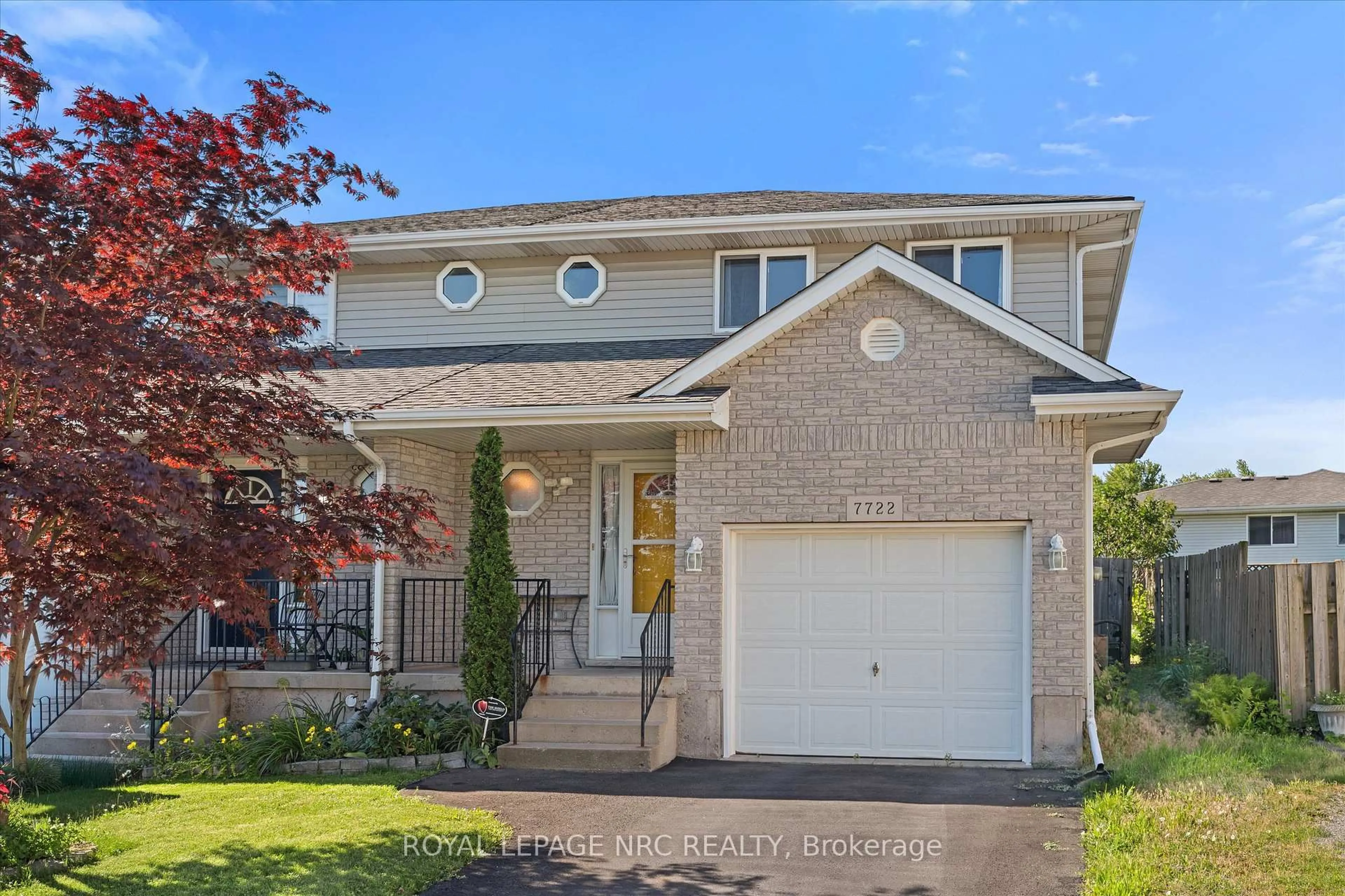 Home with vinyl exterior material, street for 7722 Yvette Cres, Niagara Falls Ontario L2H 3B6
