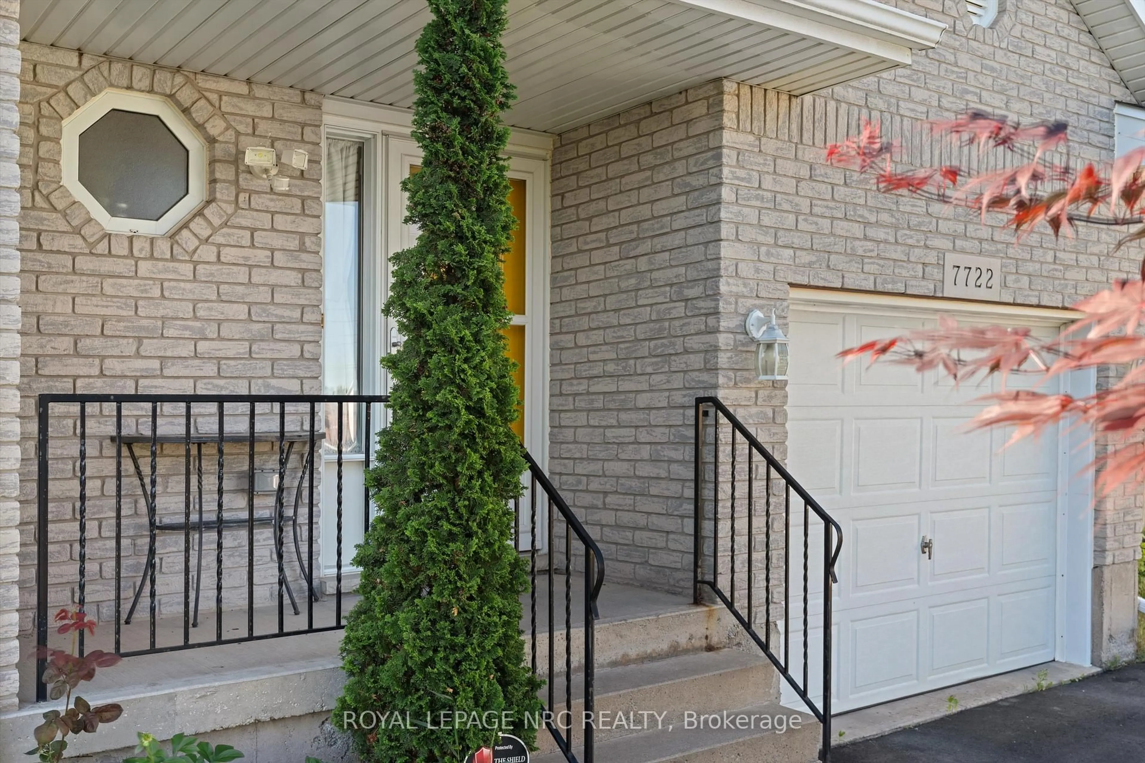 Indoor entryway for 7722 Yvette Cres, Niagara Falls Ontario L2H 3B6