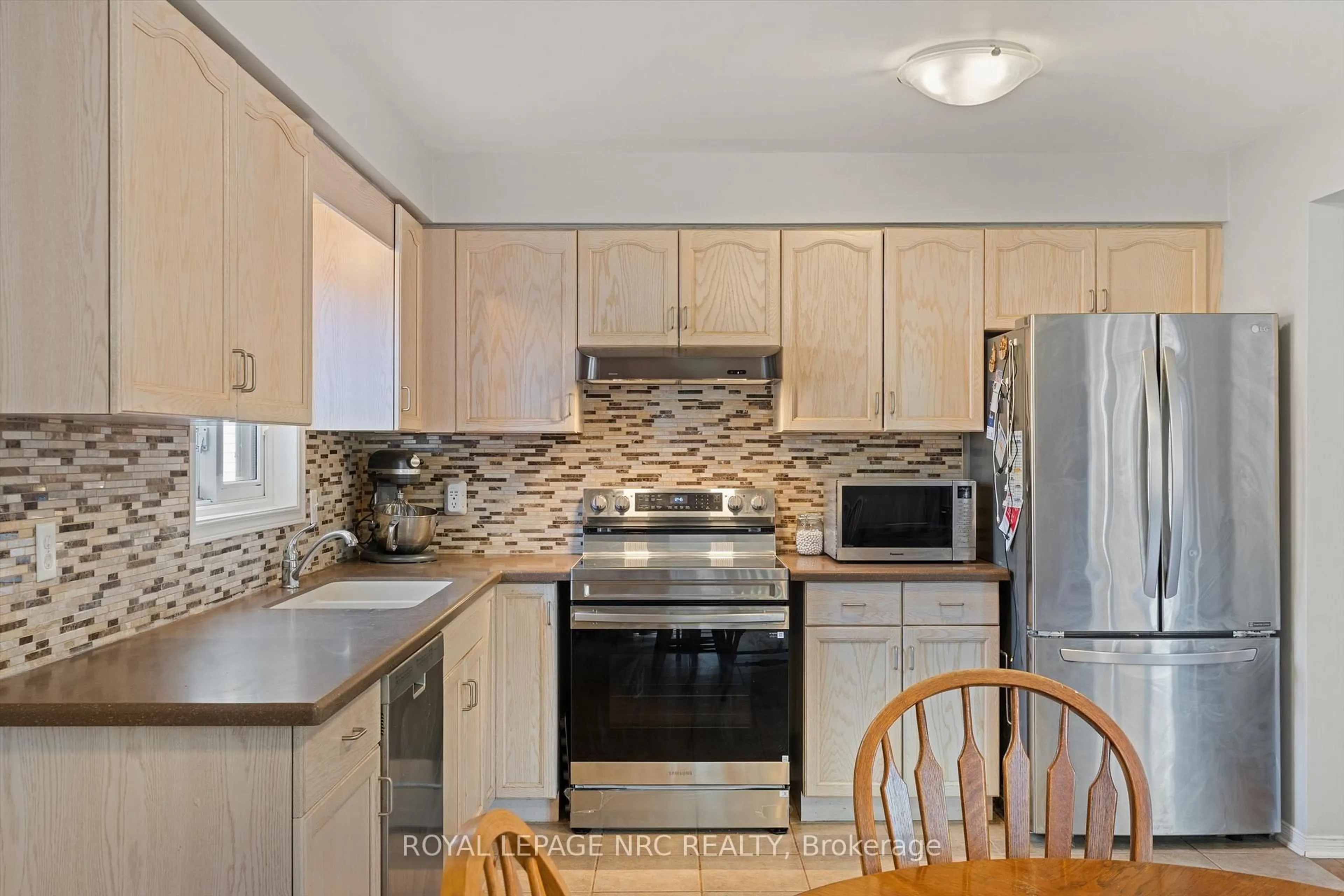 Standard kitchen, unknown for 7722 Yvette Cres, Niagara Falls Ontario L2H 3B6