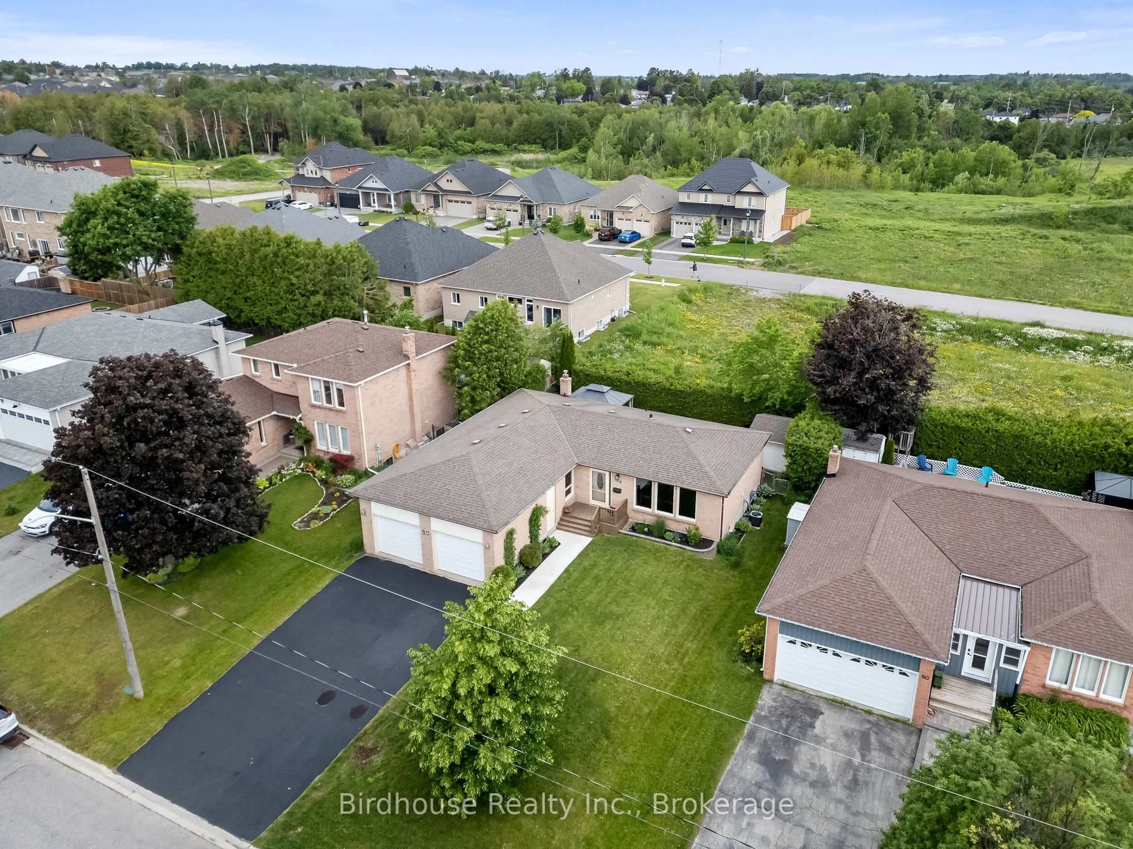 A pic from outside/outdoor area/front of a property/back of a property/a pic from drone, street for 46 Corneil St, Kawartha Lakes Ontario K9V 5T7