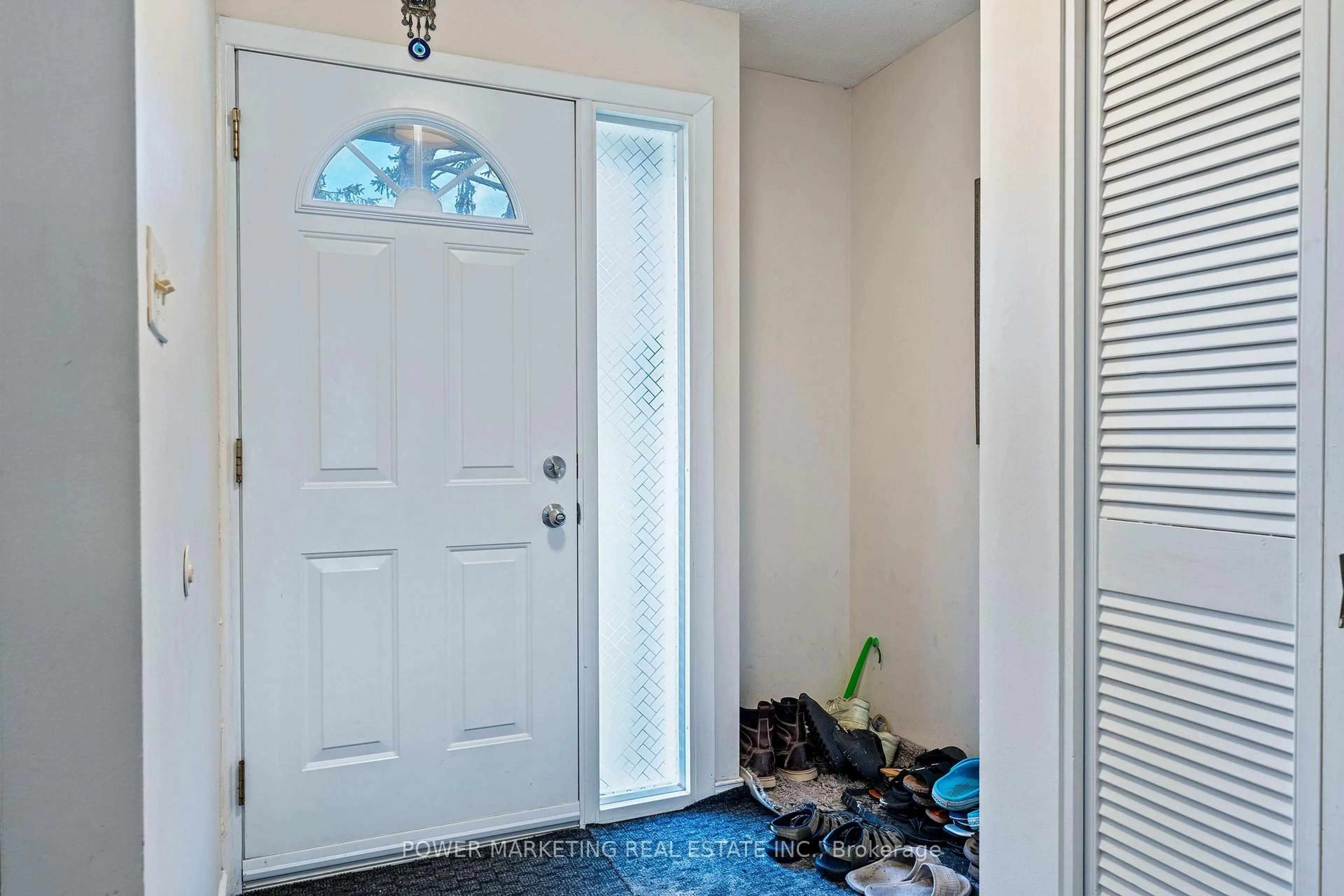 Indoor entryway for 2111 Montreal Rd #76, Ottawa Ontario K1J 8M8