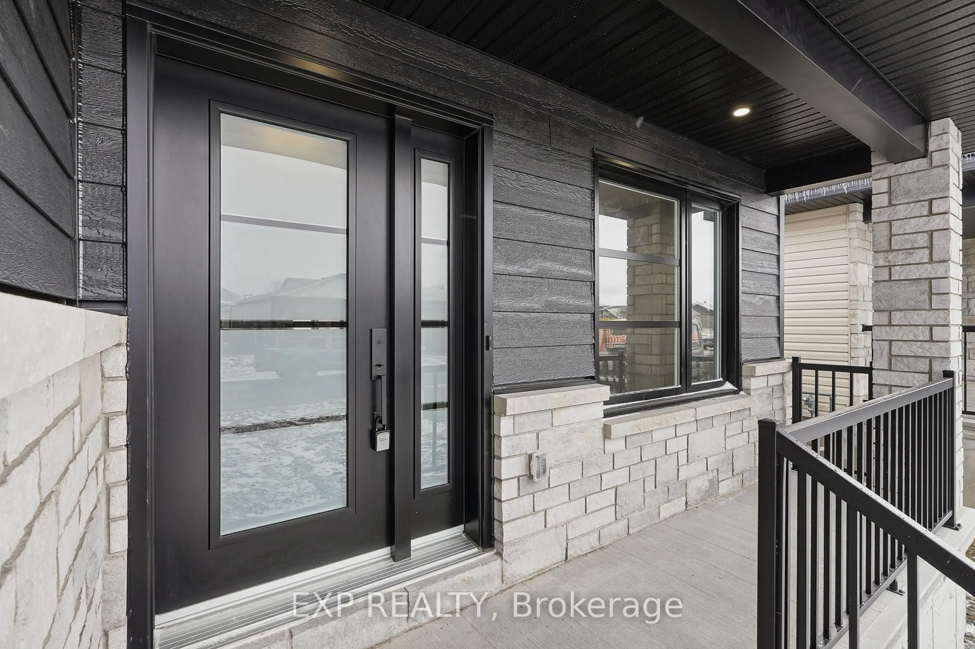 Indoor entryway for 988 Katia St, The Nation Ontario K0A 2M0