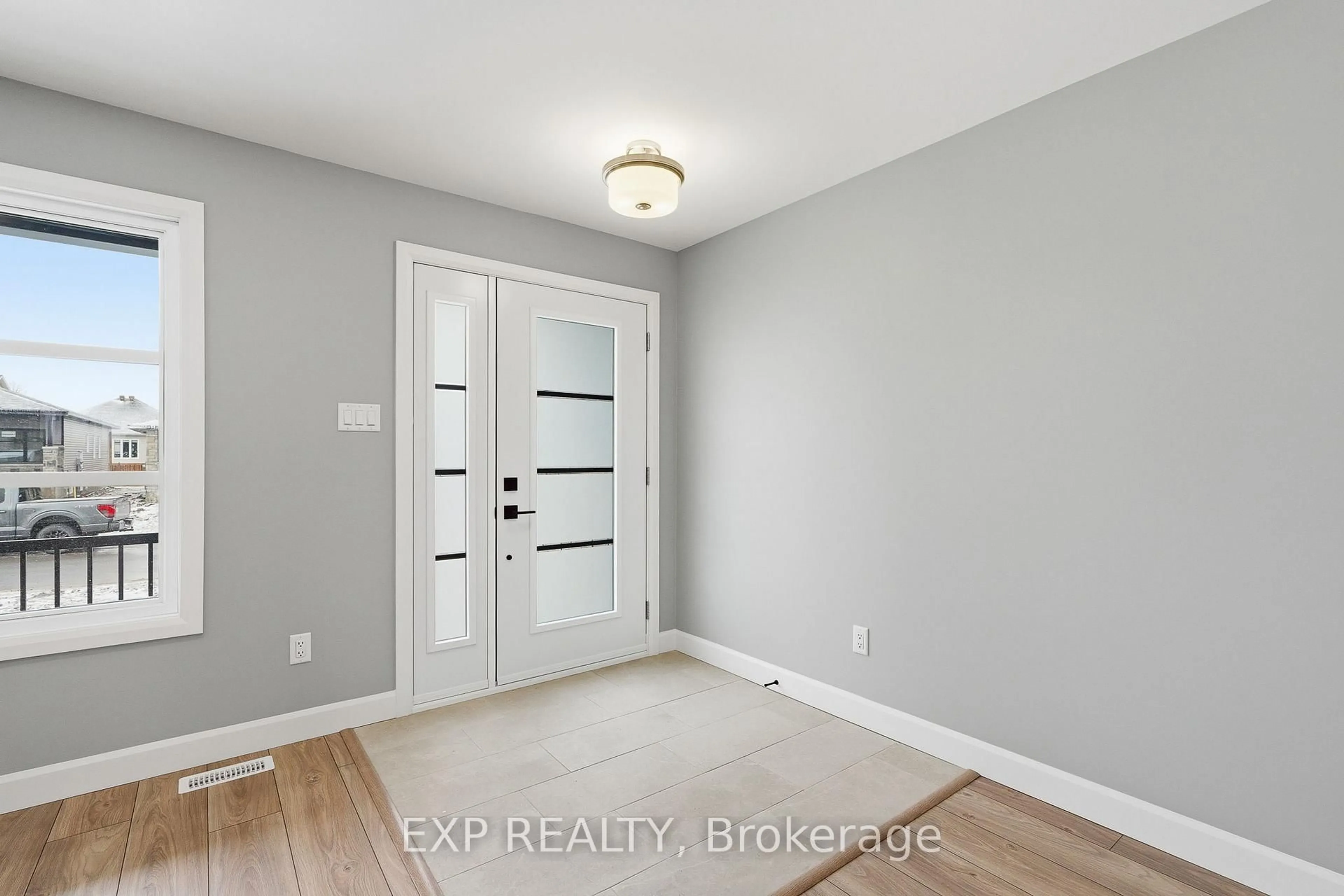 Indoor entryway for 988 Katia St, The Nation Ontario K0A 2M0