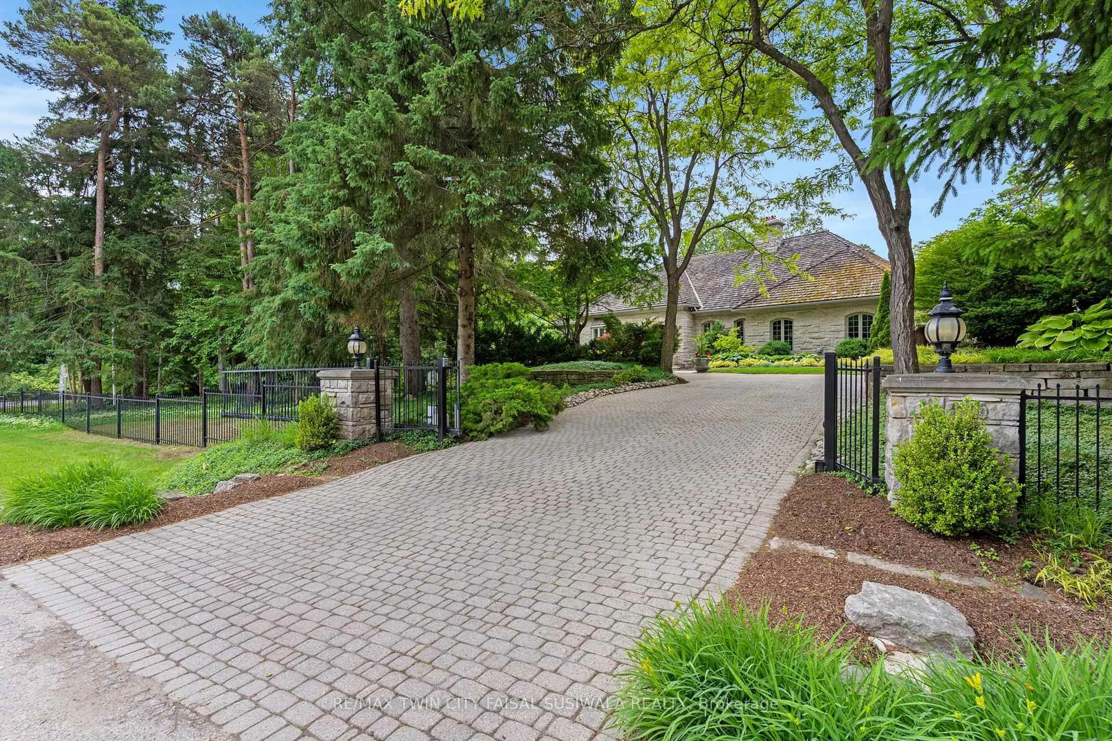 Unknown for 101 Deerpath Rd, Cambridge Ontario N1T 1H7