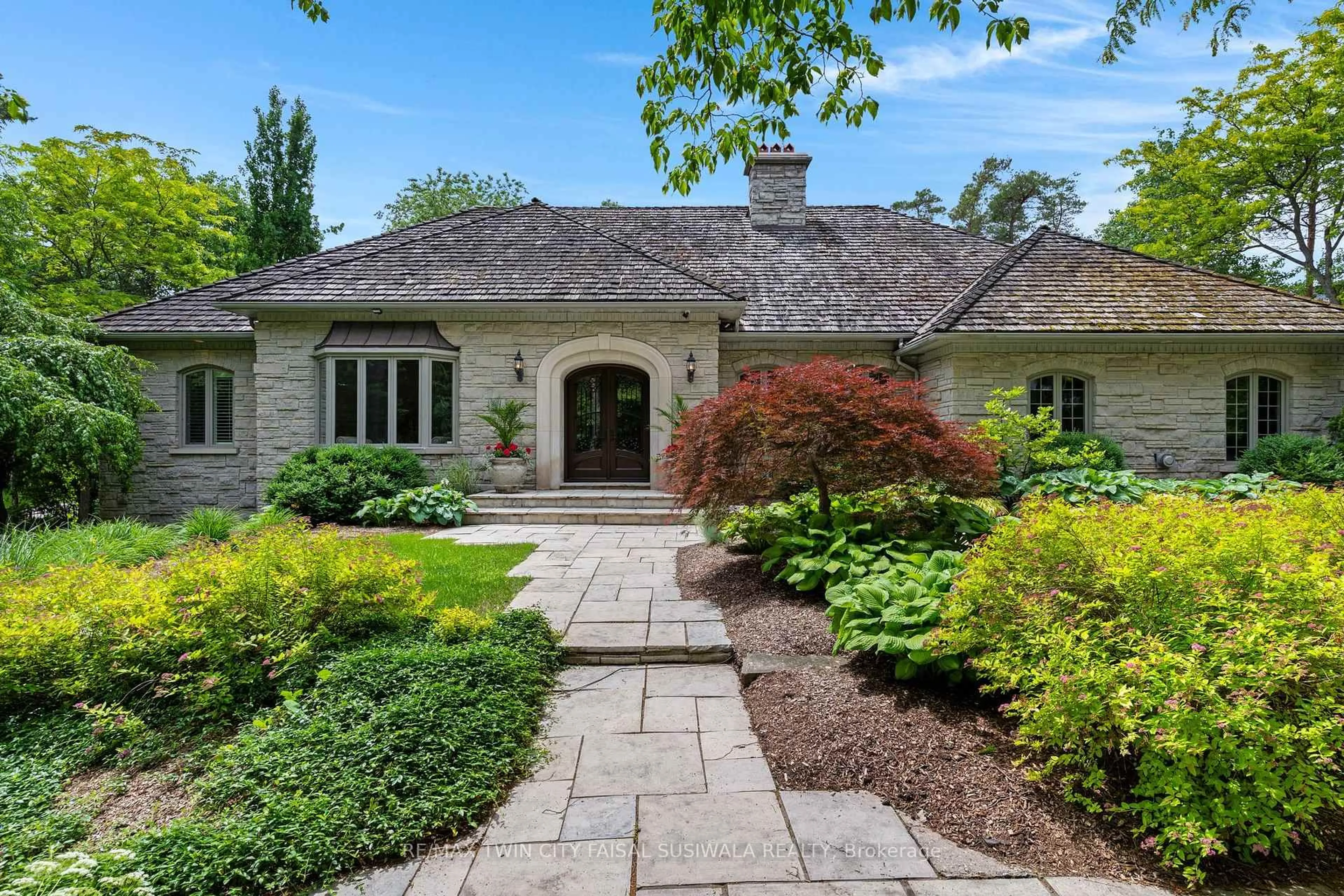 Home with brick exterior material, street for 101 Deerpath Rd, Cambridge Ontario N1T 1H7