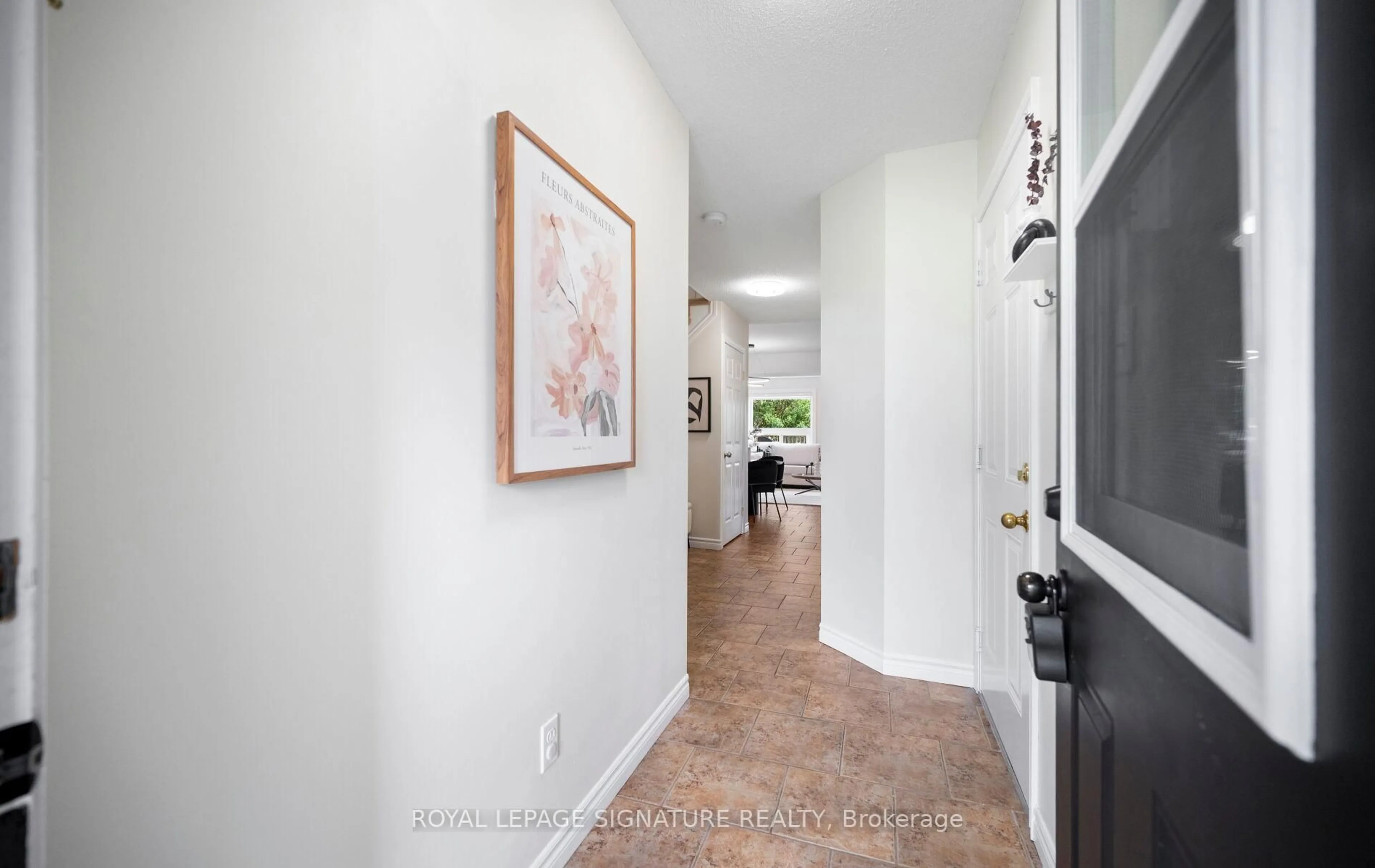 Indoor entryway for 61 Thames Way, Hamilton Ontario L0R 1W0