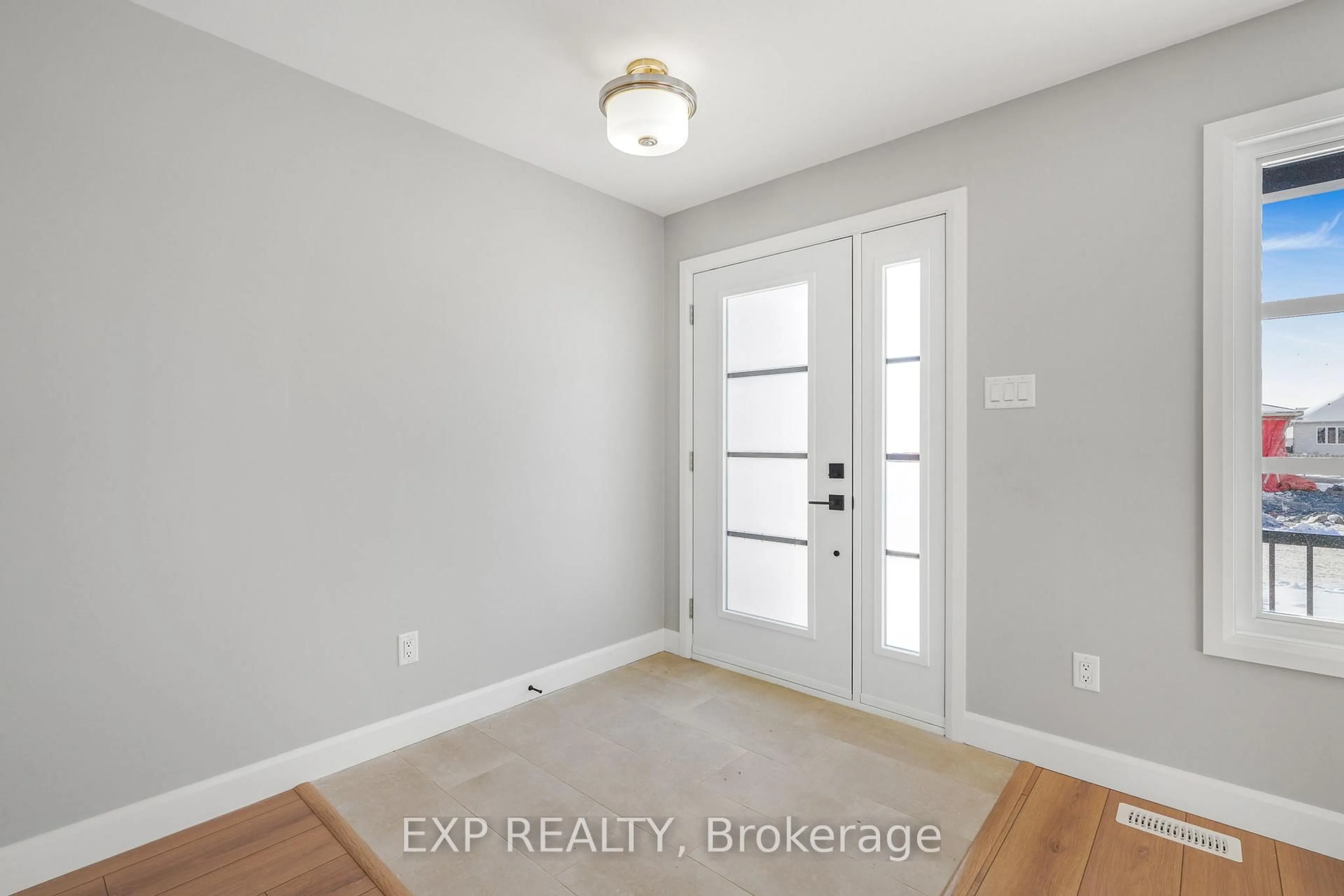 Indoor entryway for 990 Katia St, The Nation Ontario K0A 2M0