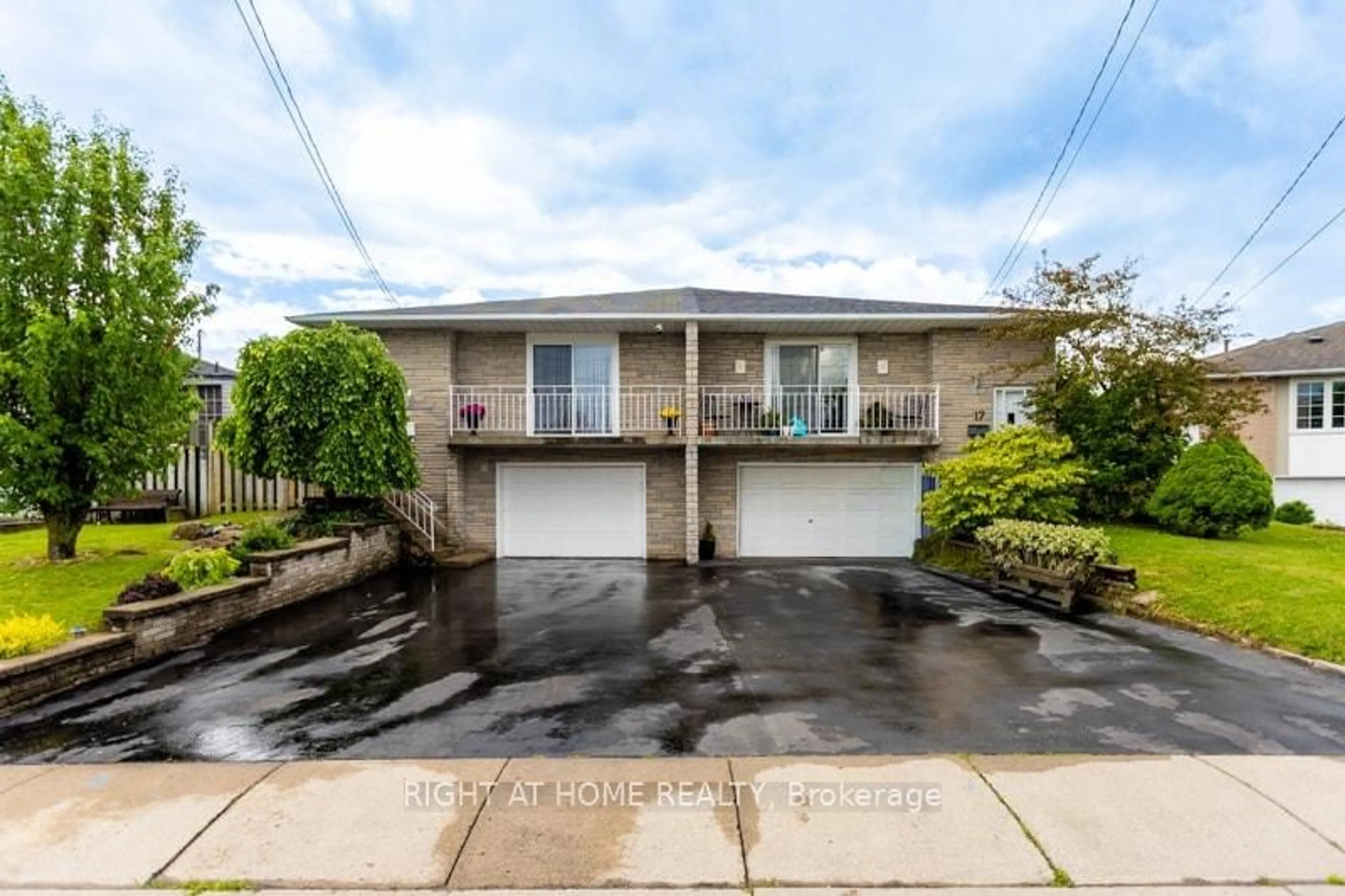 A pic from outside/outdoor area/front of a property/back of a property/a pic from drone, street for 15 Tuna Crt, Hamilton Ontario L8W 1S1