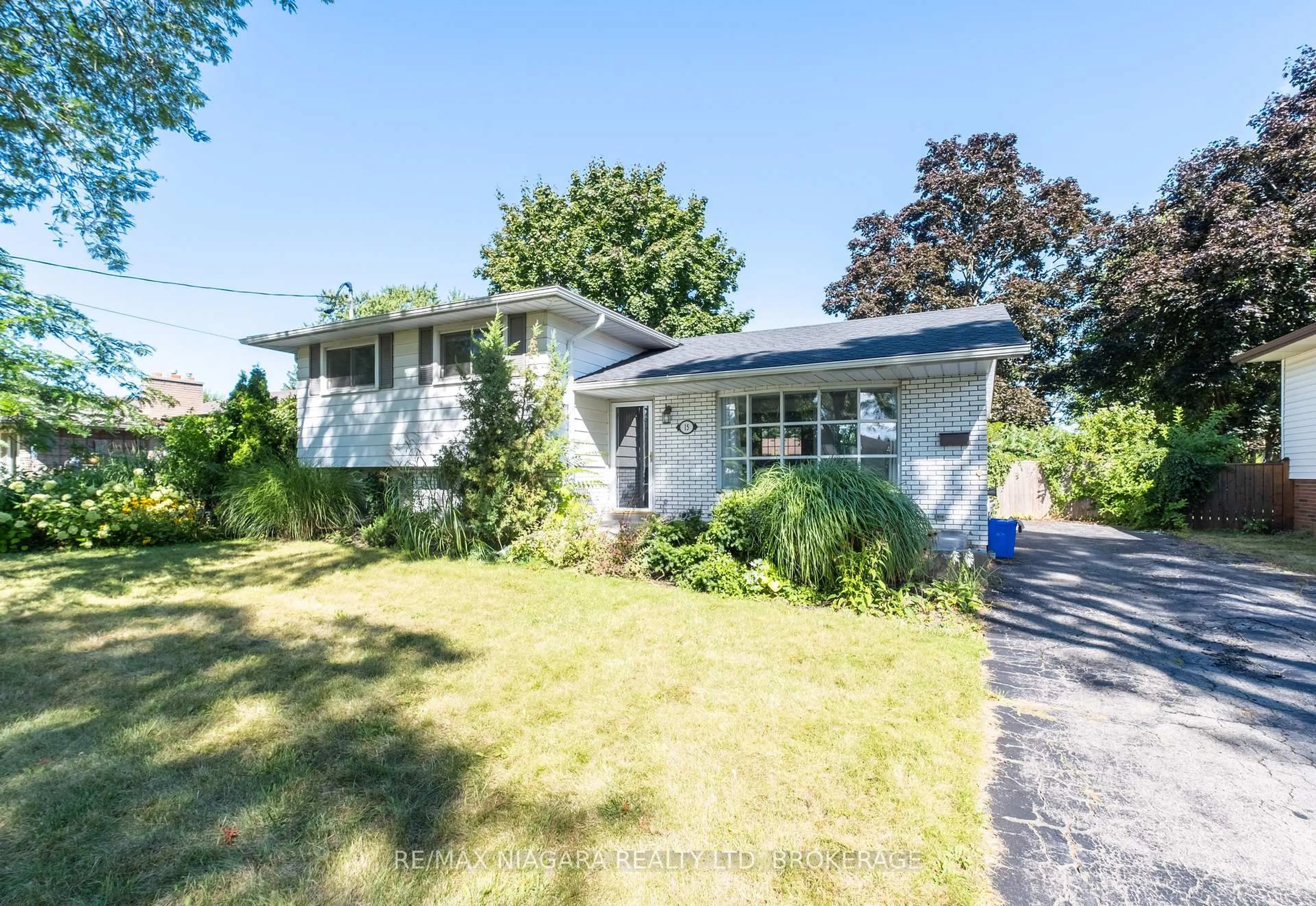 Unknown for 15 Old Oxford Rd, St. Catharines Ontario L2M 2J7