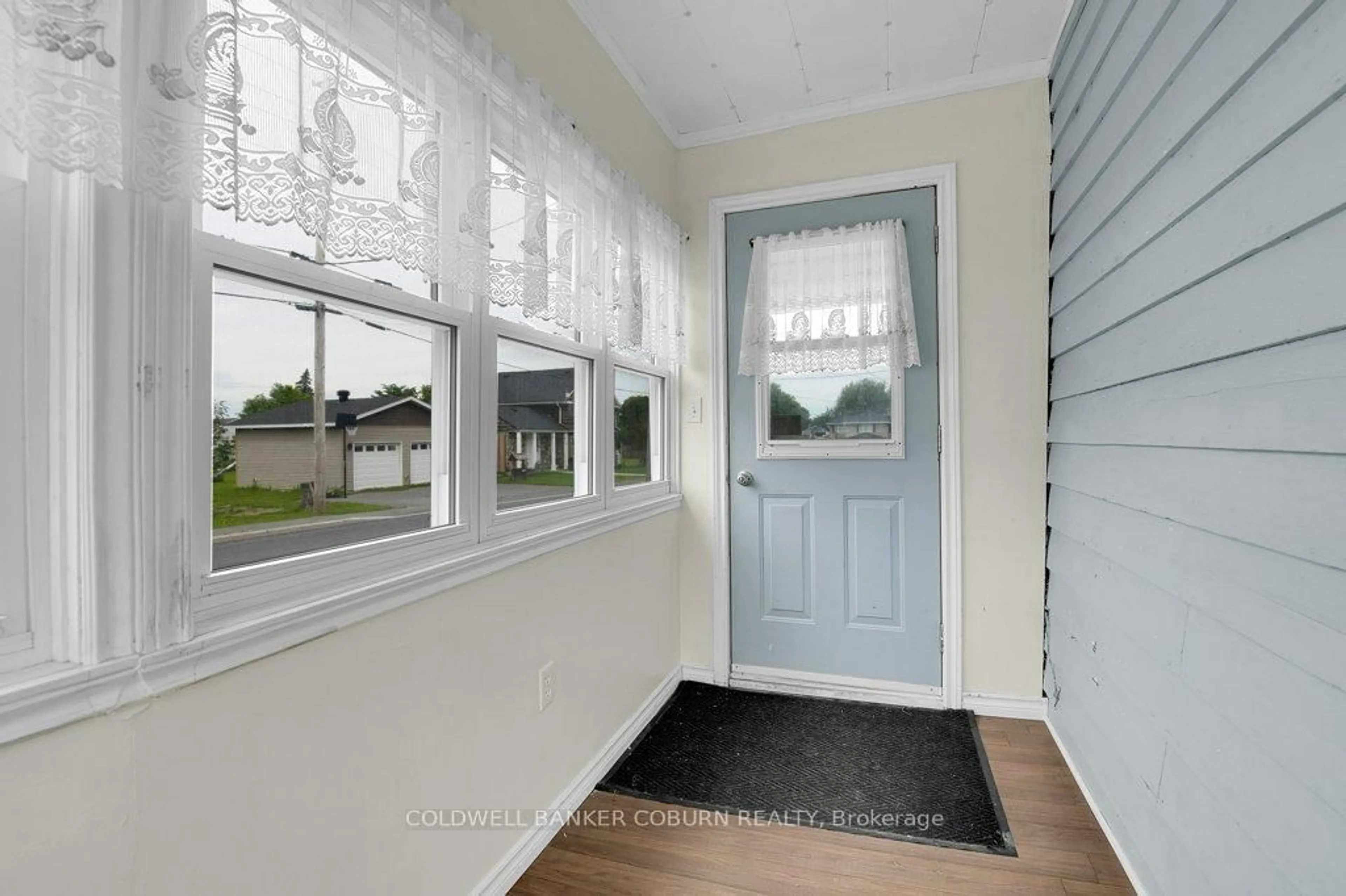 Indoor entryway for 4915 County Road 12 Rd, South Stormont Ontario K0C 1R0