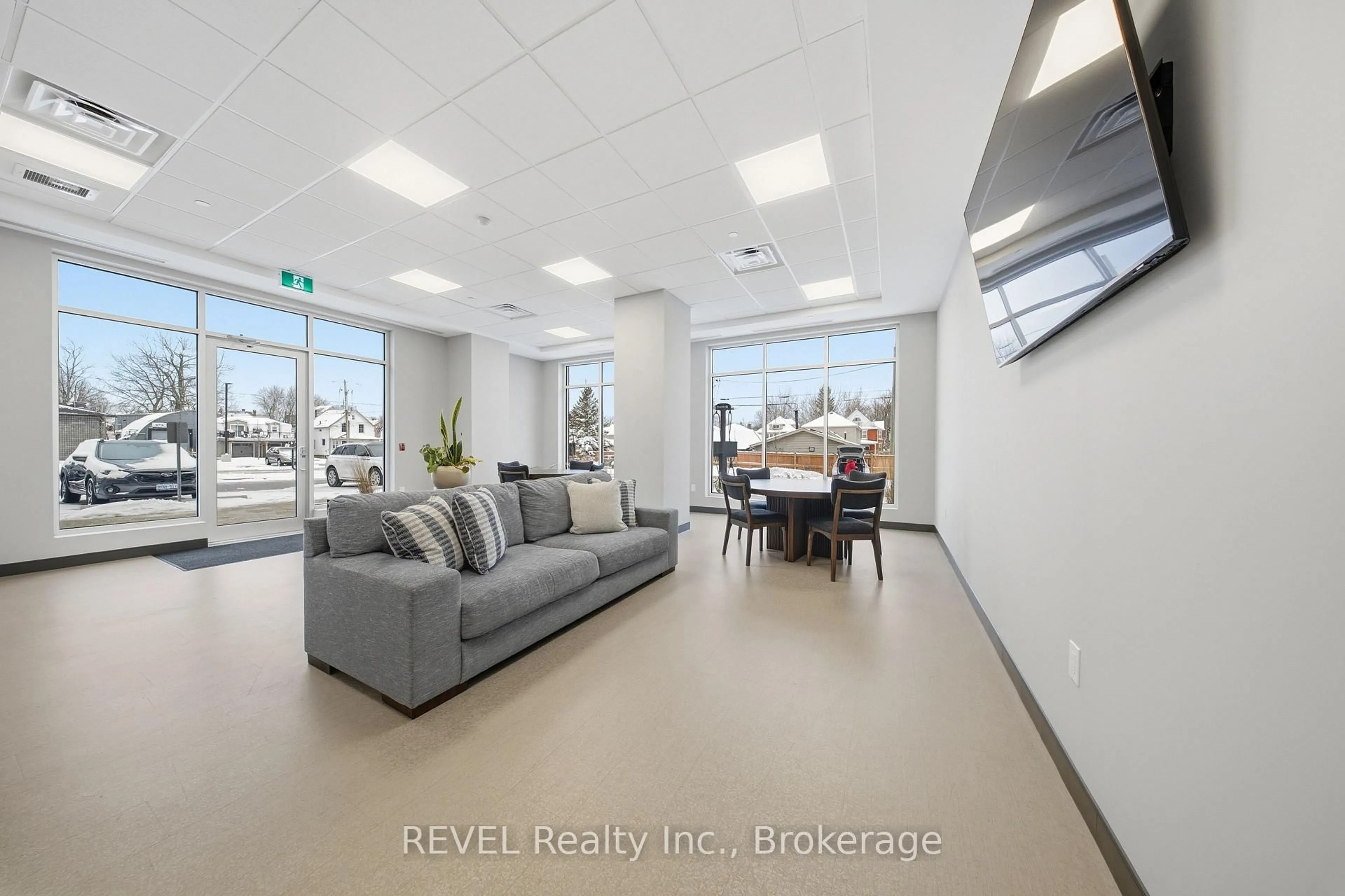 Unknown for 118 West St #605, Port Colborne Ontario L3K 4C9