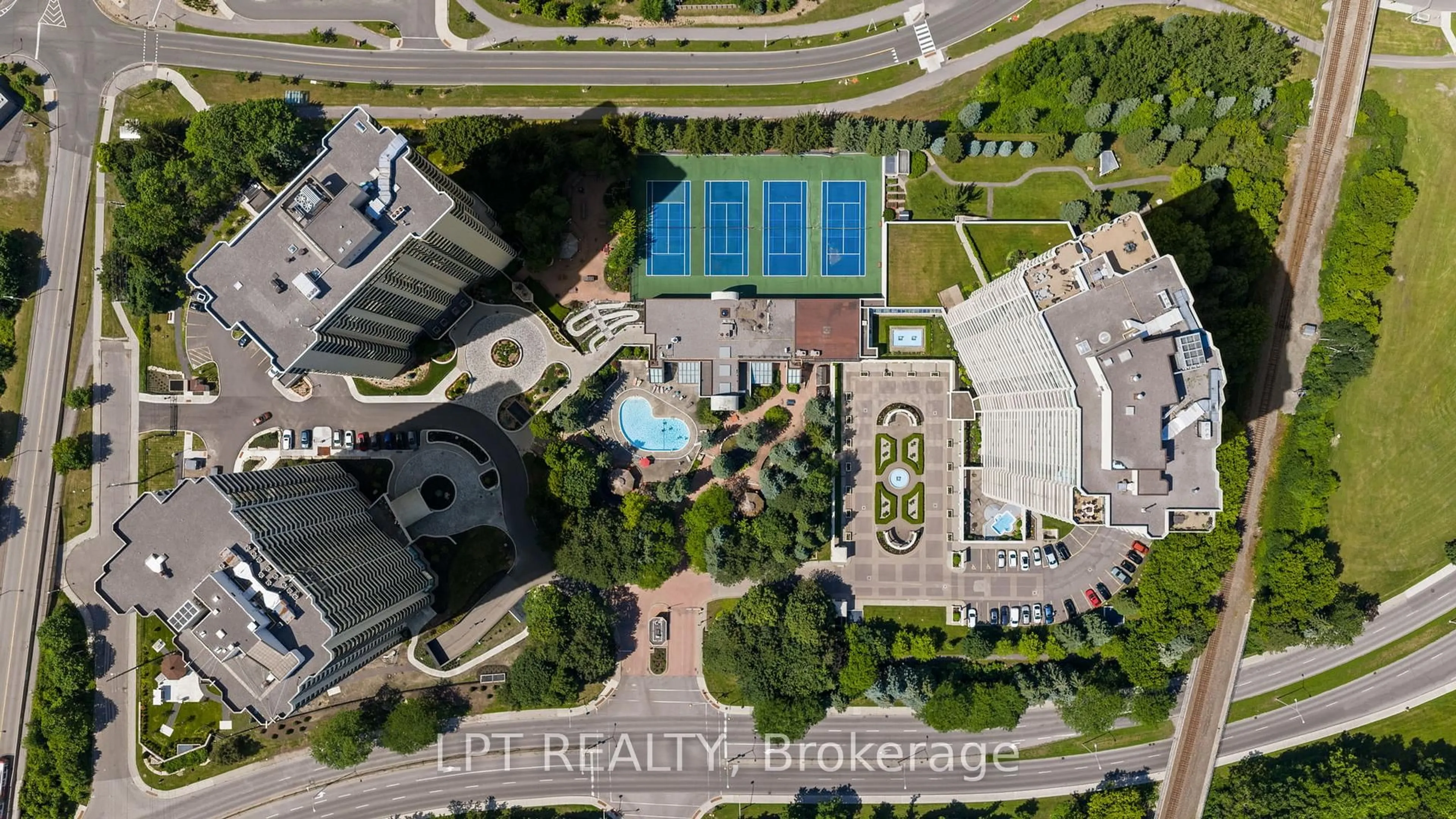 Pool for 1510 Riverside Dr #1505, Ottawa Ontario K1G 4X5