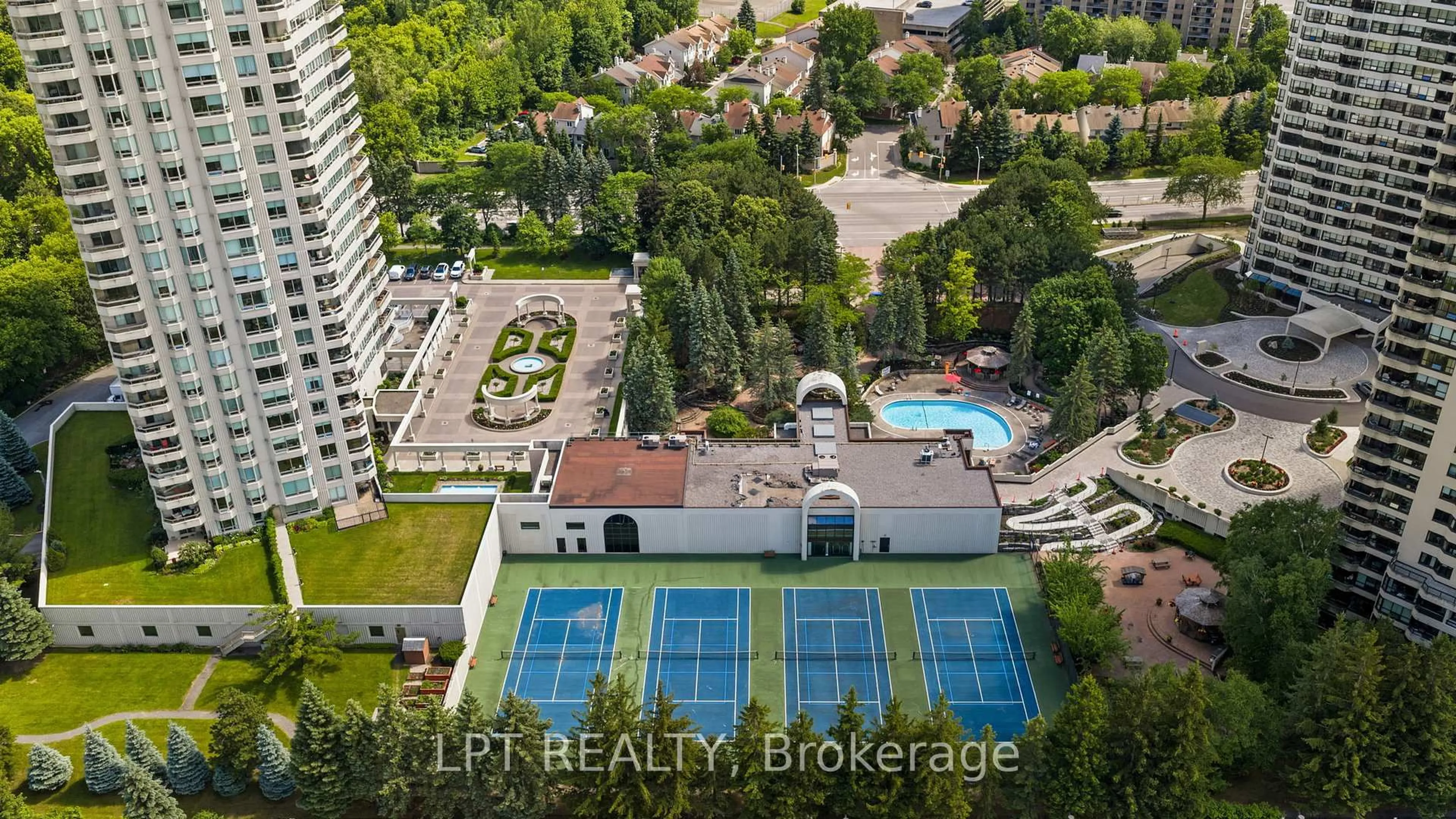 A pic from outside/outdoor area/front of a property/back of a property/a pic from drone, city buildings view from balcony for 1510 Riverside Dr #1505, Ottawa Ontario K1G 4X5