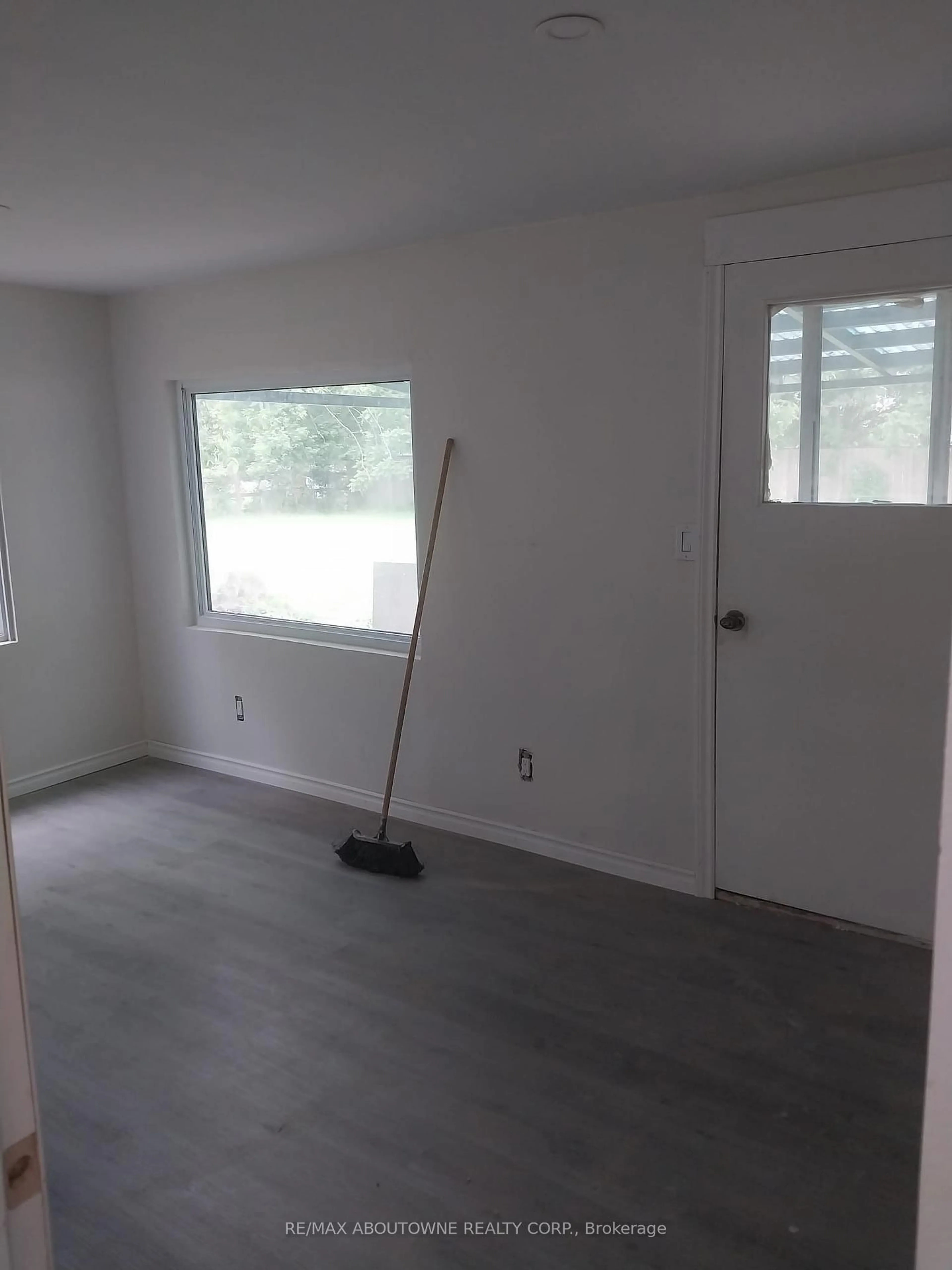 A pic of a room for 1071 SOUTHCOTE Rd, Hamilton Ontario L9G 3L1