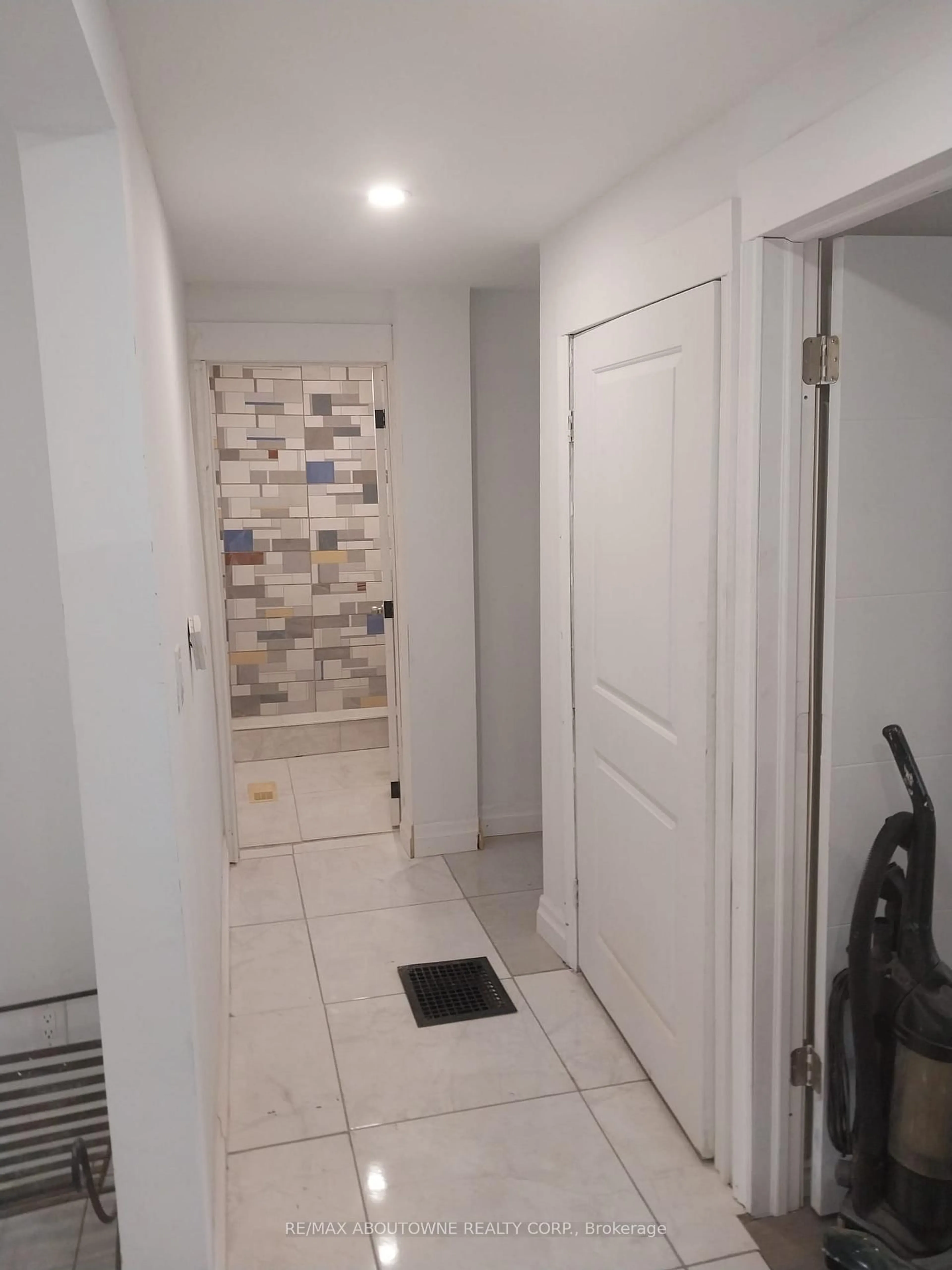 Unknown for 1071 SOUTHCOTE Rd, Hamilton Ontario L9G 3L1