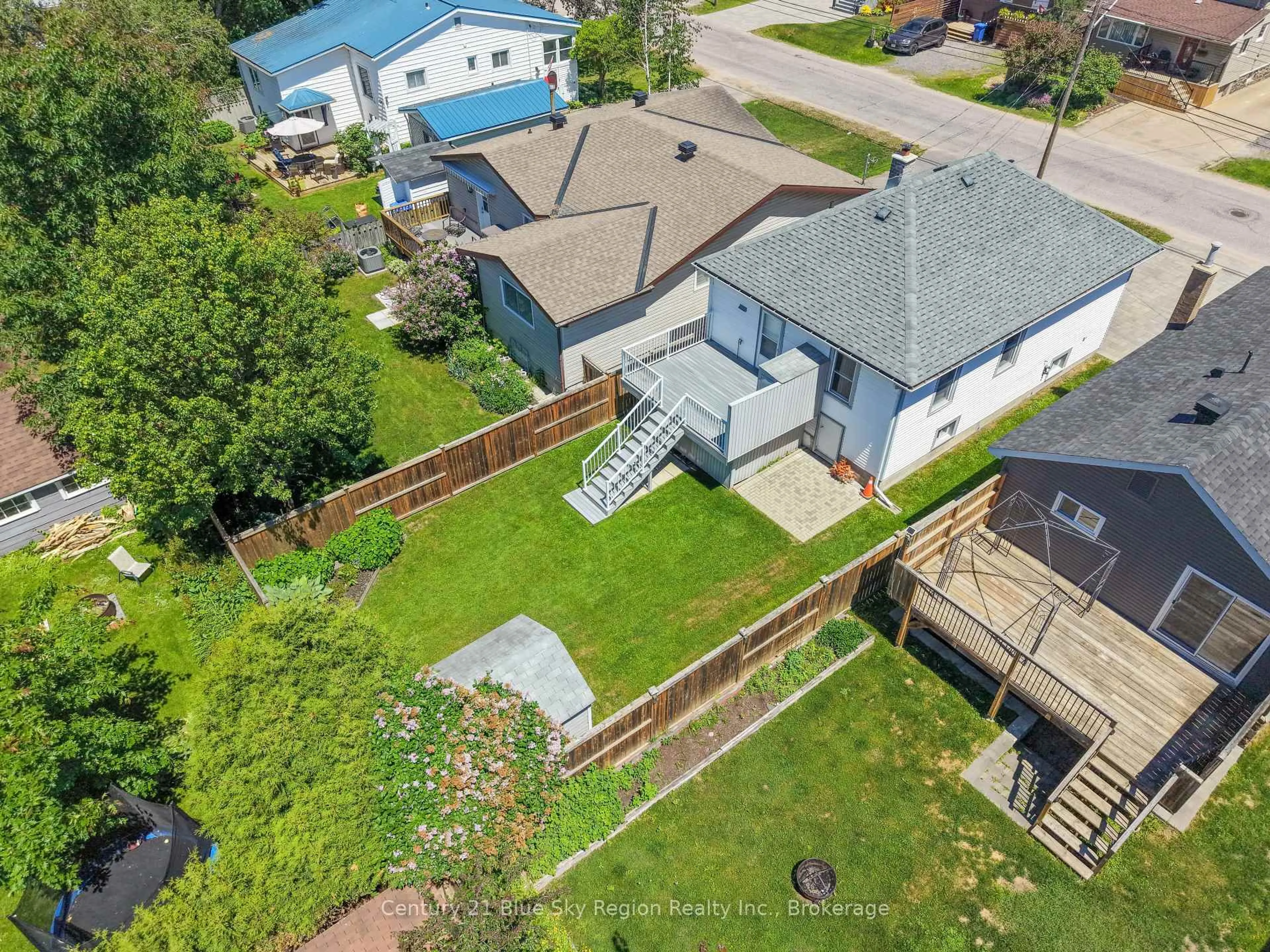 A pic from outside/outdoor area/front of a property/back of a property/a pic from drone, street for 13 Pollard Ave, North Bay Ontario P1A 1Z4