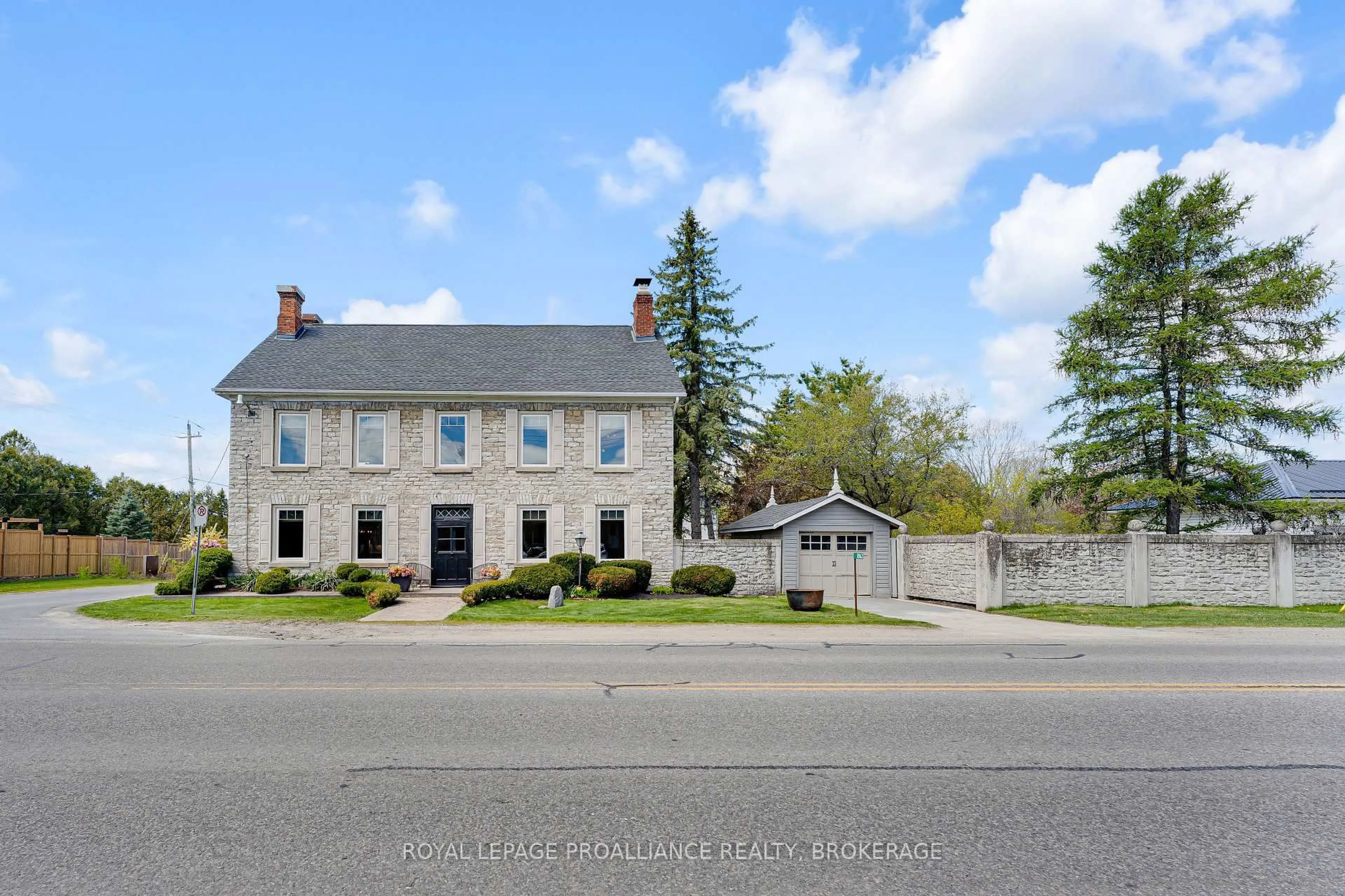 A pic from outside/outdoor area/front of a property/back of a property/a pic from drone, street for 1863 Sydenham Rd, Kingston Ontario K7L 4V4
