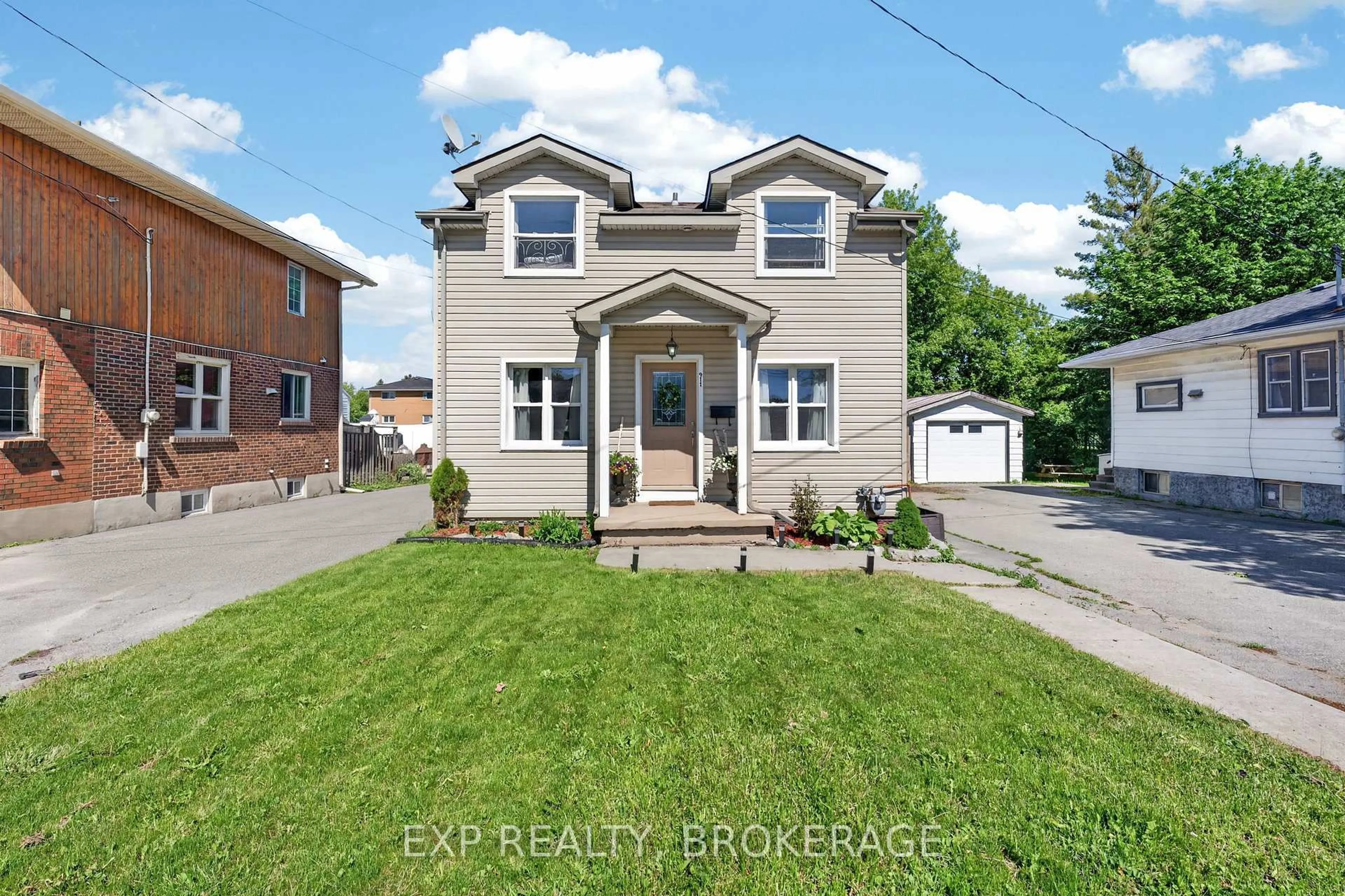 A pic from outside/outdoor area/front of a property/back of a property/a pic from drone, street for 911 Division St, Kingston Ontario K7K 4C6