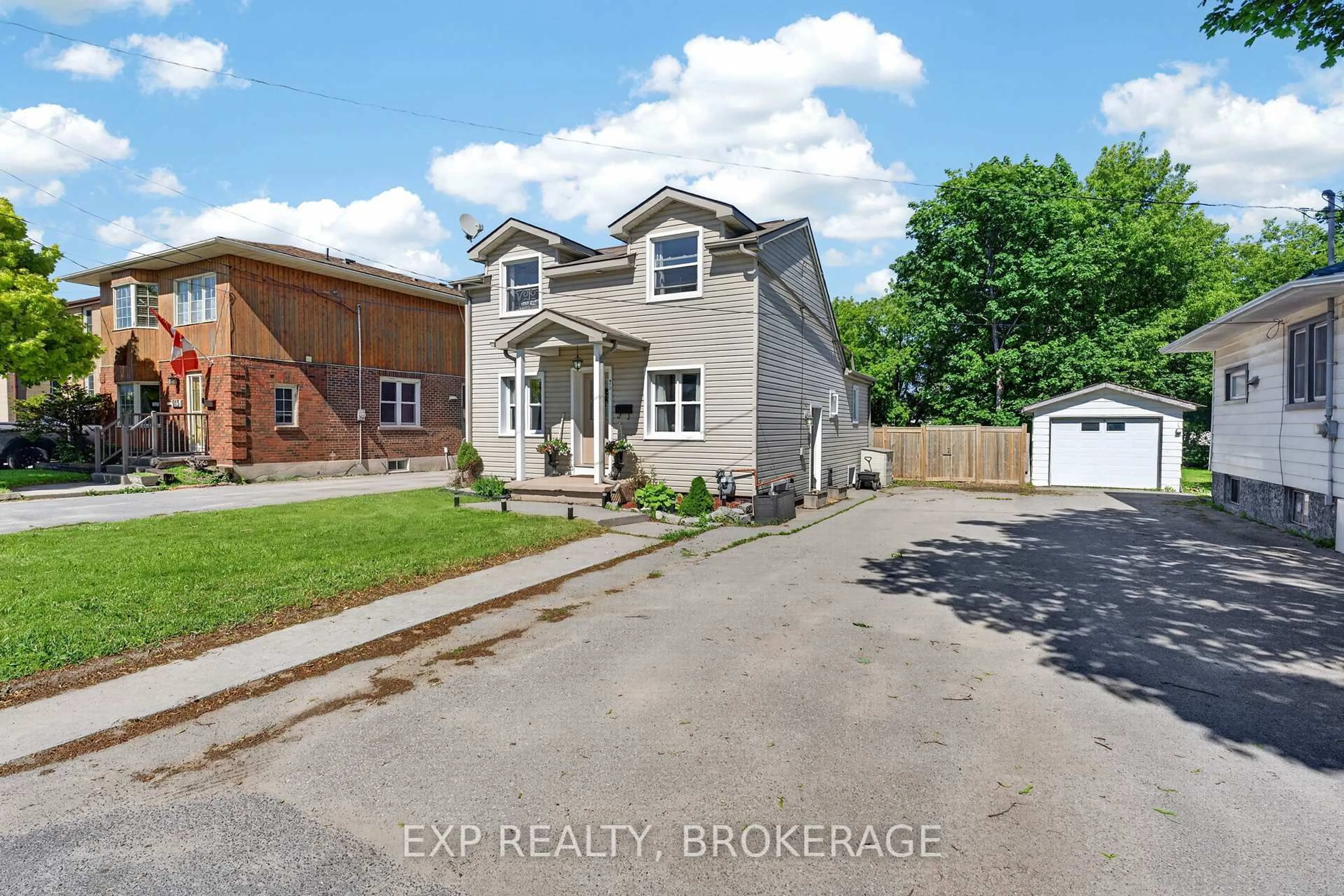 A pic from outside/outdoor area/front of a property/back of a property/a pic from drone, street for 911 Division St, Kingston Ontario K7K 4C6