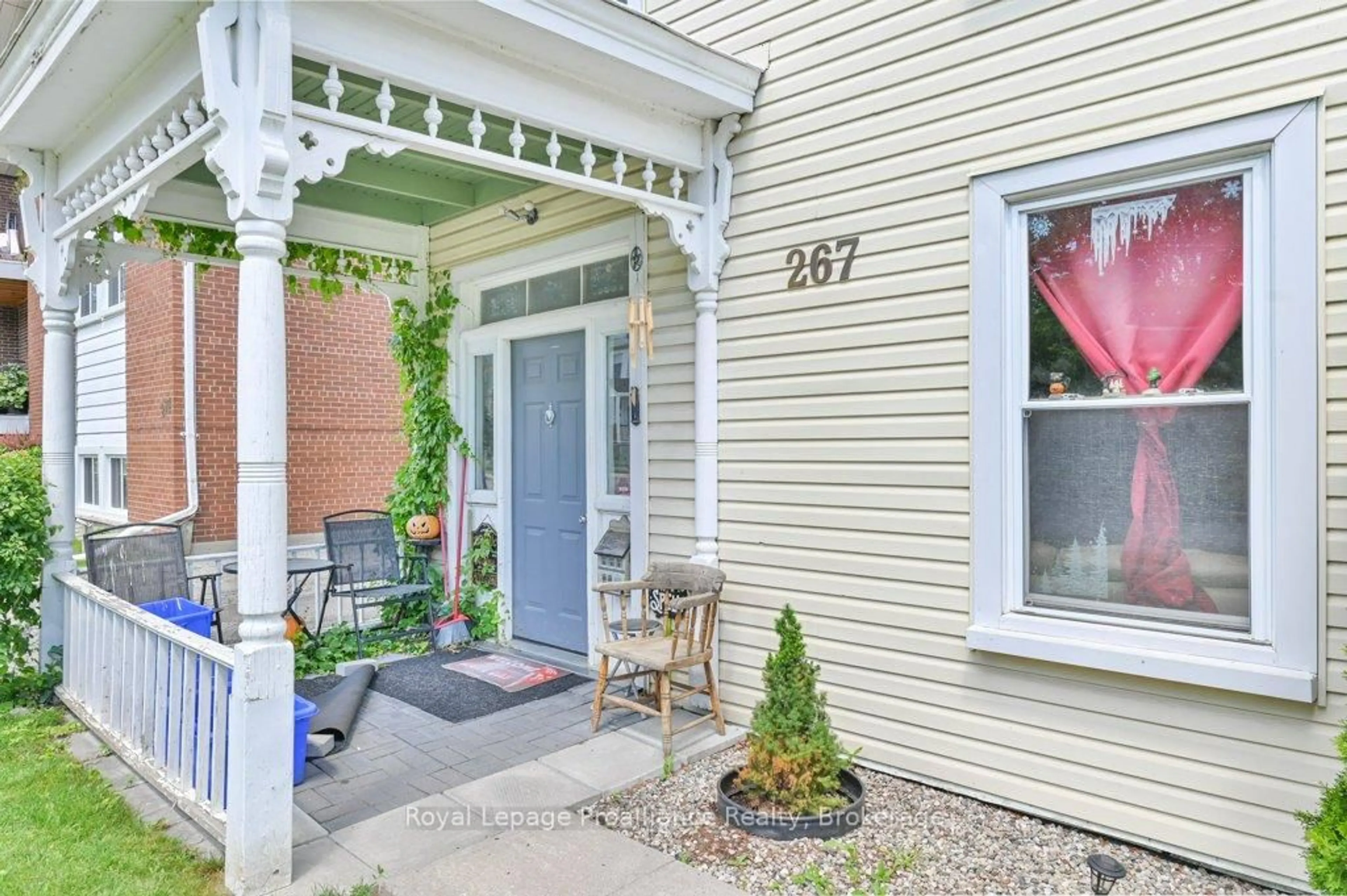 Indoor entryway for 267 Foster Ave, Belleville Ontario K8N 3R6