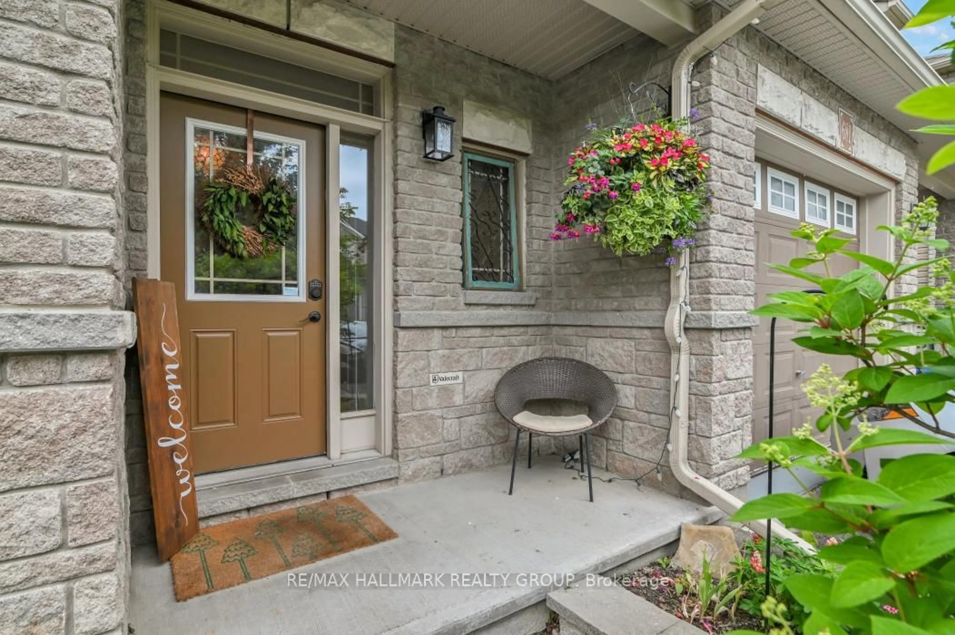 Indoor entryway for 679 Percifor Way, Ottawa Ontario K1W 0E2