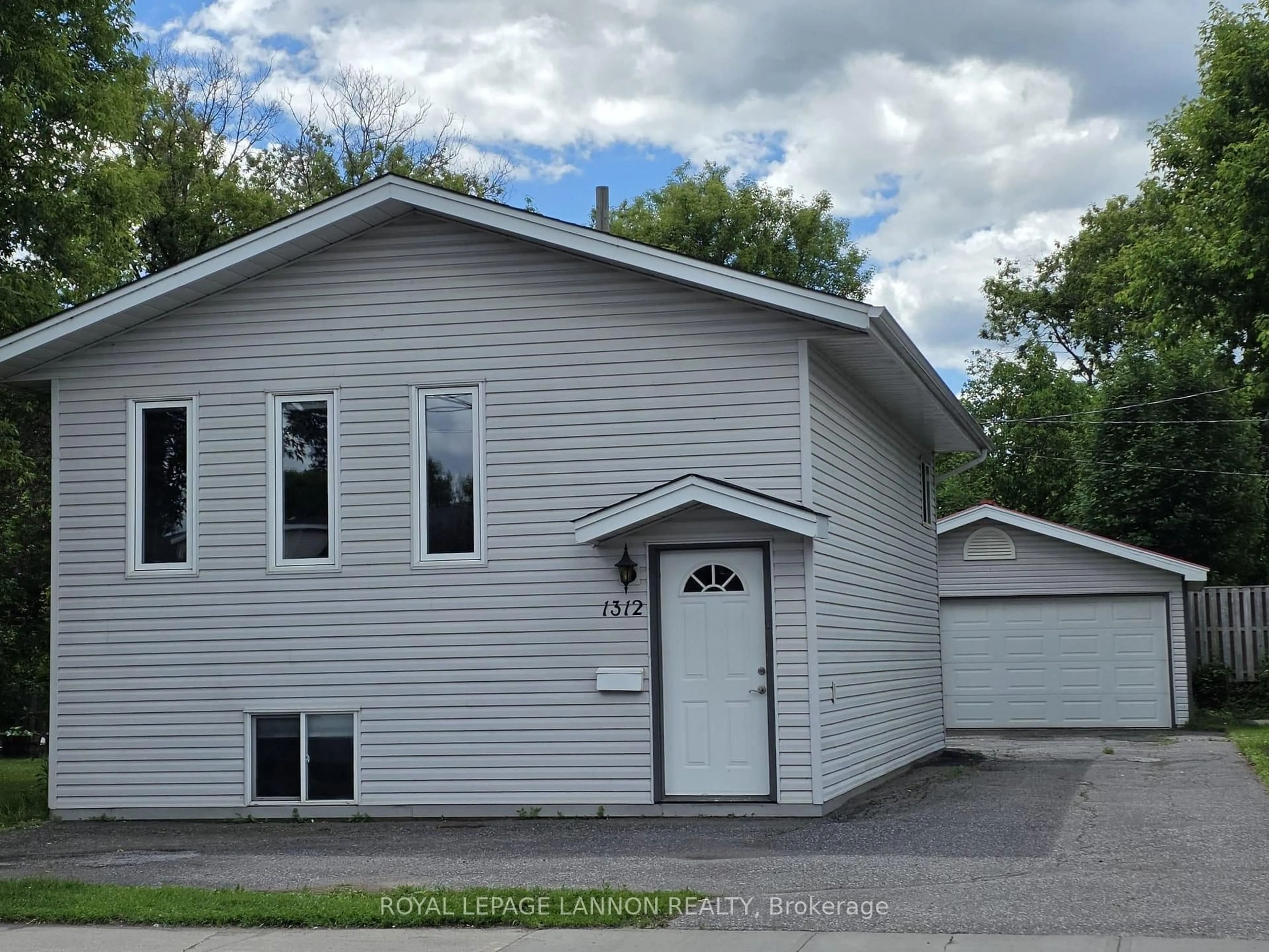 Home with vinyl exterior material, building for 1312 Cameron St, Thunder Bay Ontario P7C 2H4