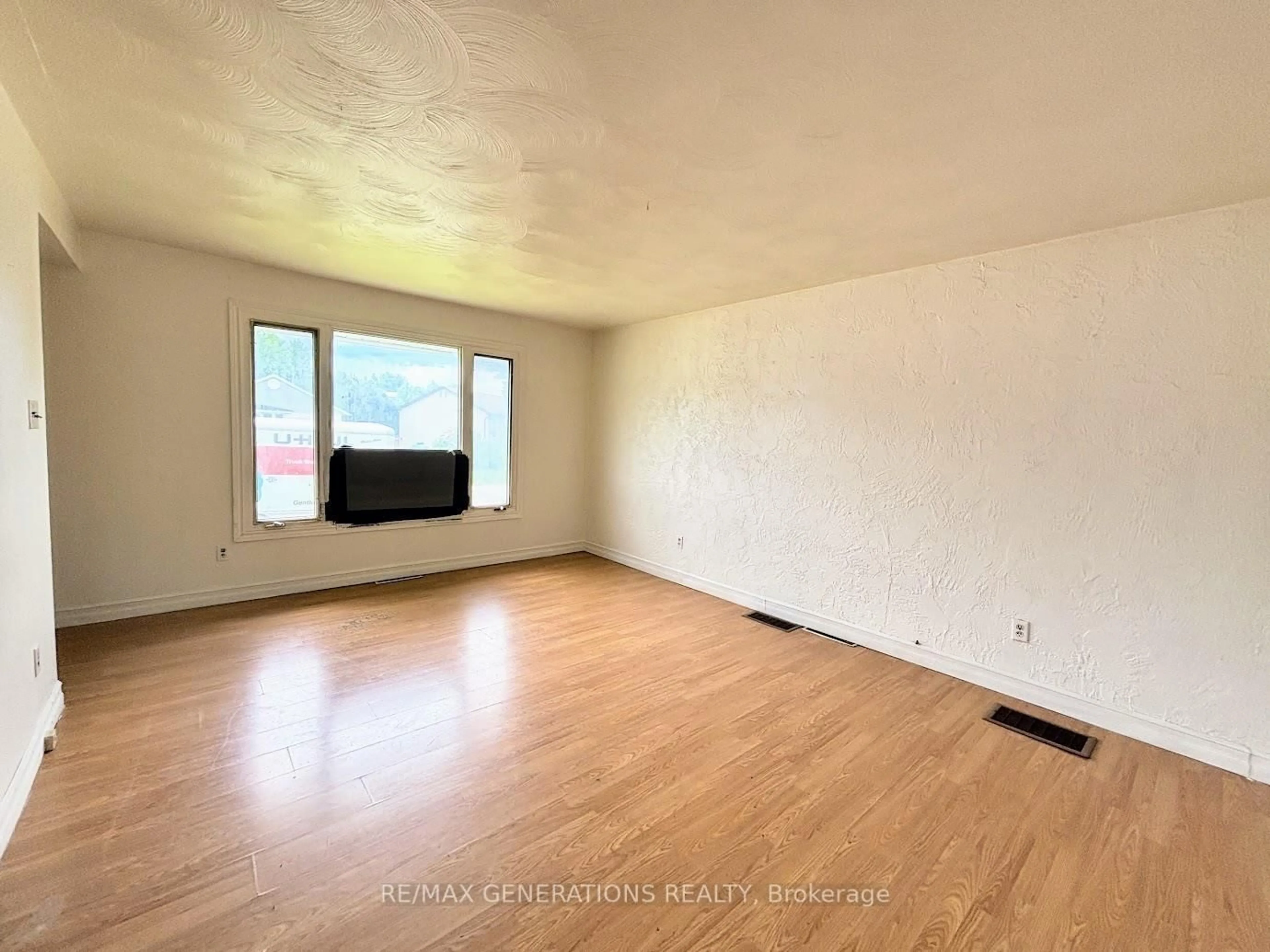 A pic of a room for 55 Neebig Ave, Manitouwadge Ontario P0T 2C0