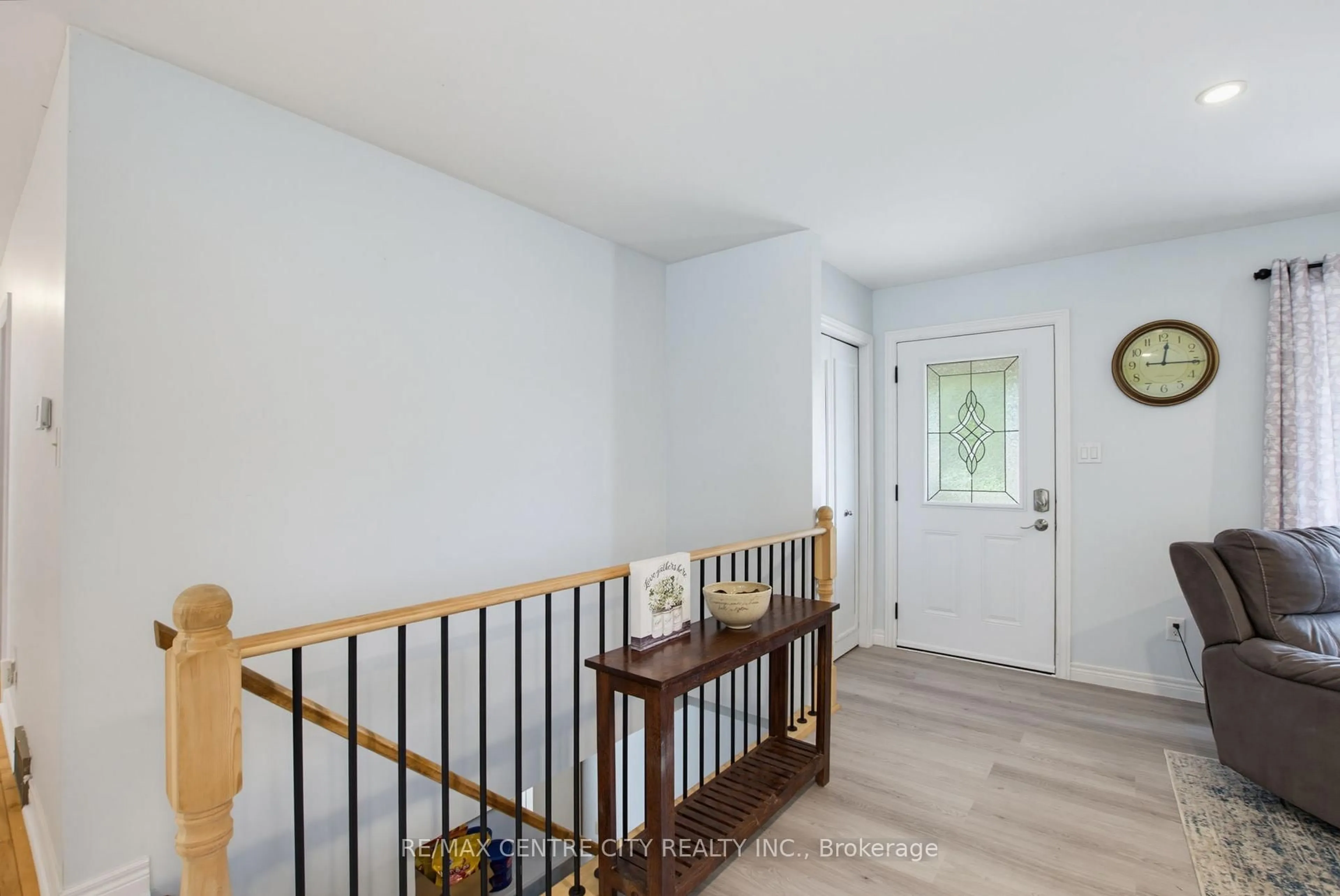 Indoor entryway for 119 Anderson Ave, Southwest Middlesex Ontario N0L 1M0