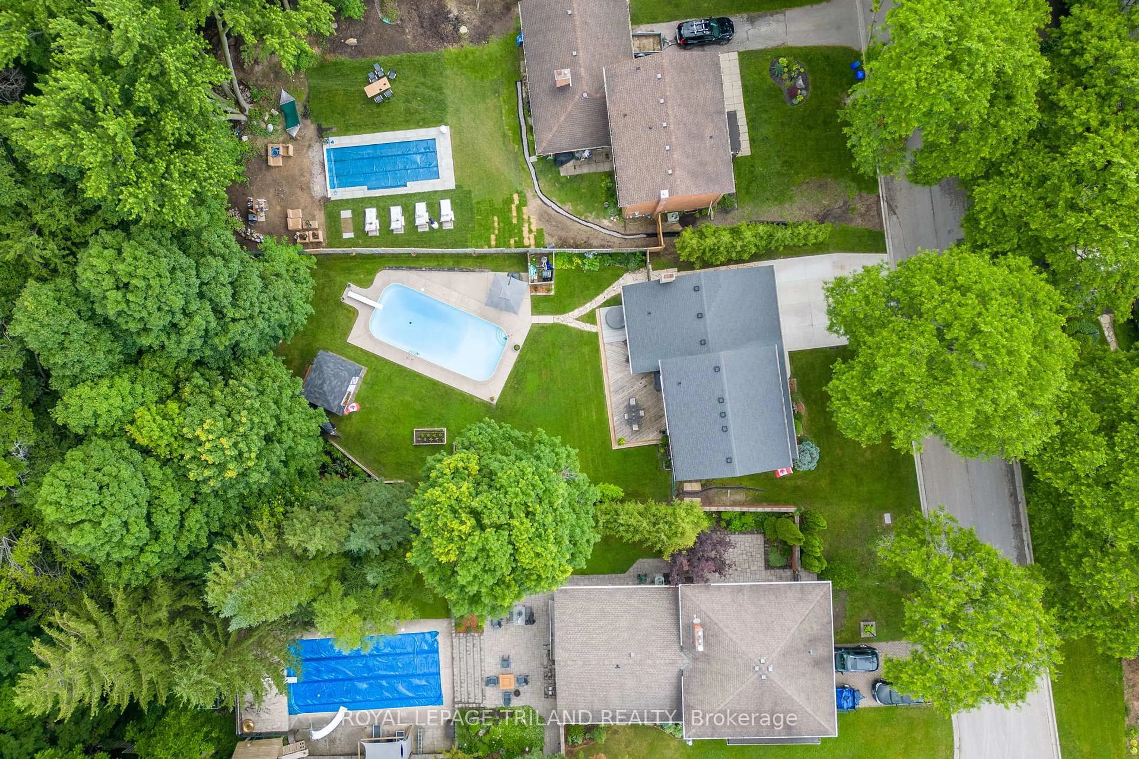 A pic from outside/outdoor area/front of a property/back of a property/a pic from drone, street for 1028 Kingston Ave, London North Ontario N6H 4C6