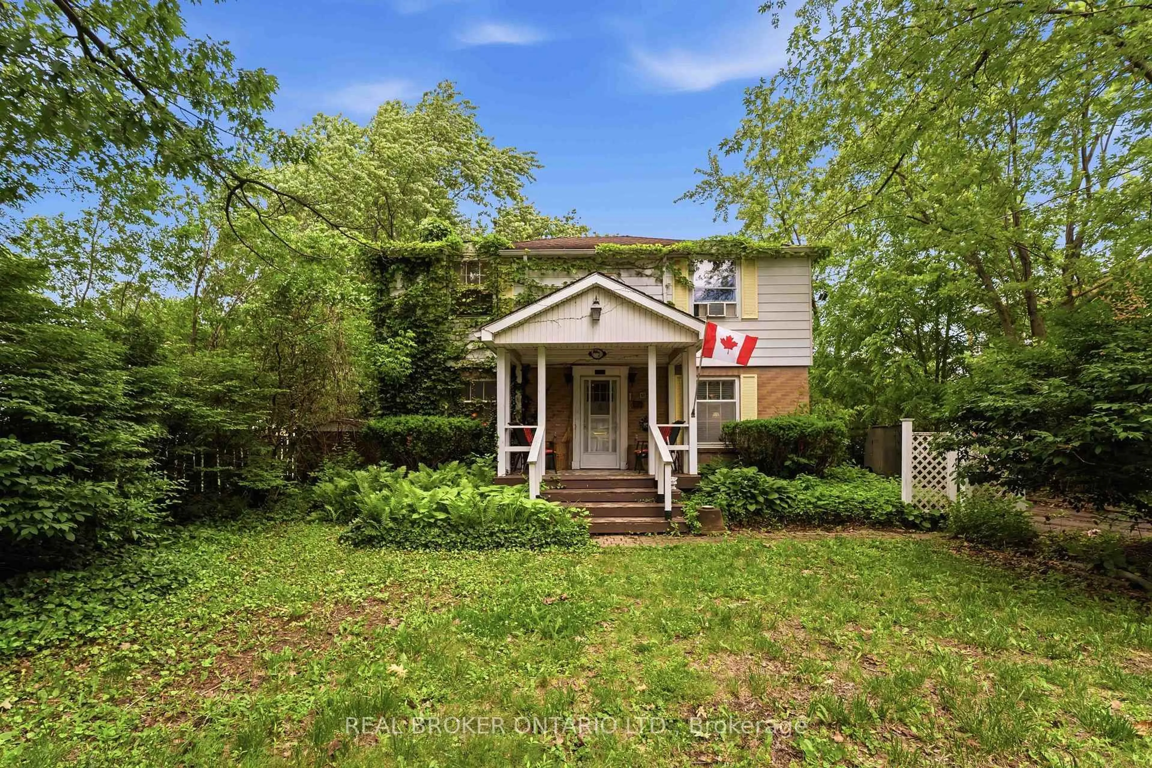 A pic from outside/outdoor area/front of a property/back of a property/a pic from drone, street for 42 Price Ave, Welland Ontario L3C 3X9