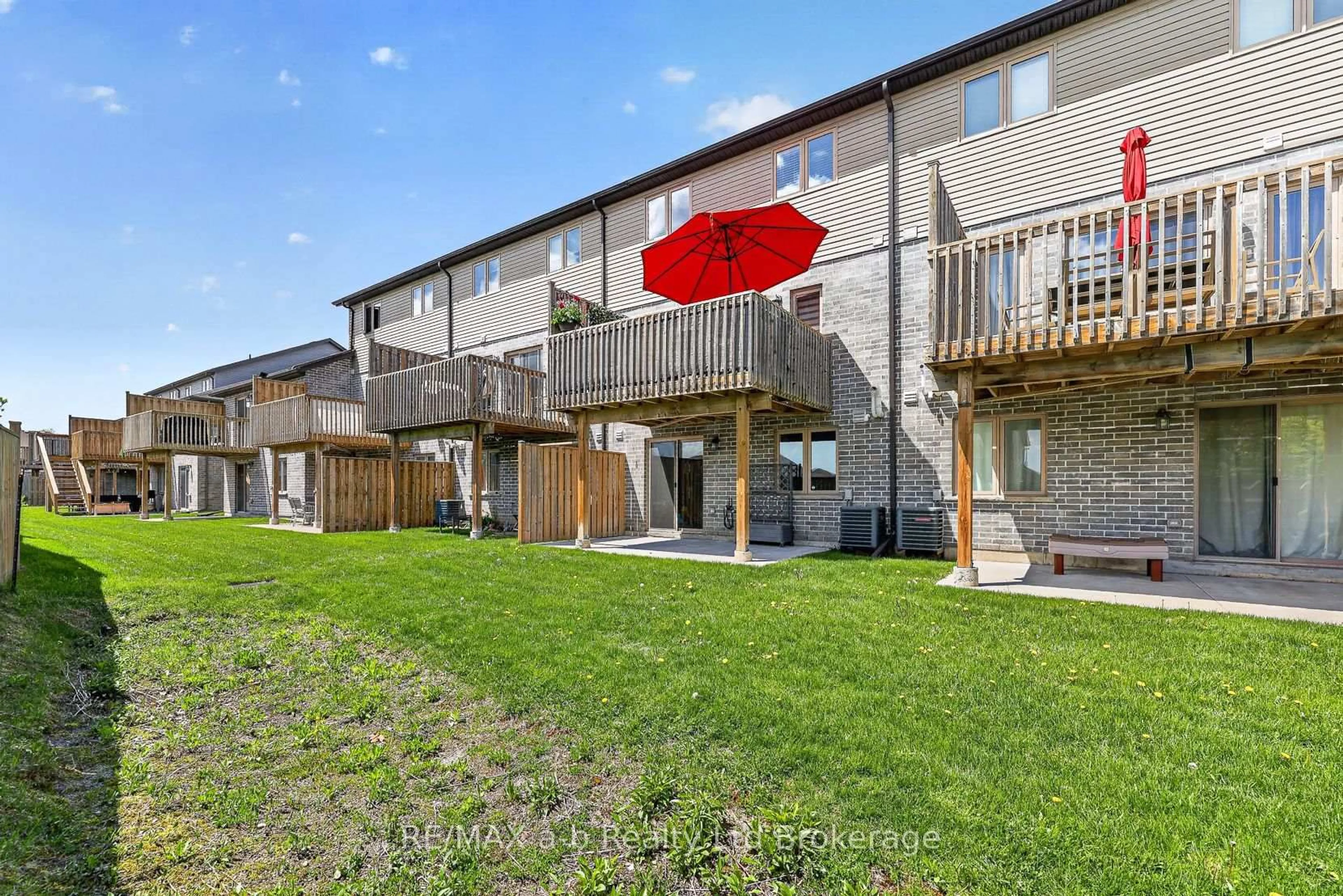 Patio, unknown for 175 INGERSOLL St #28, Ingersoll Ontario N5C 0B9