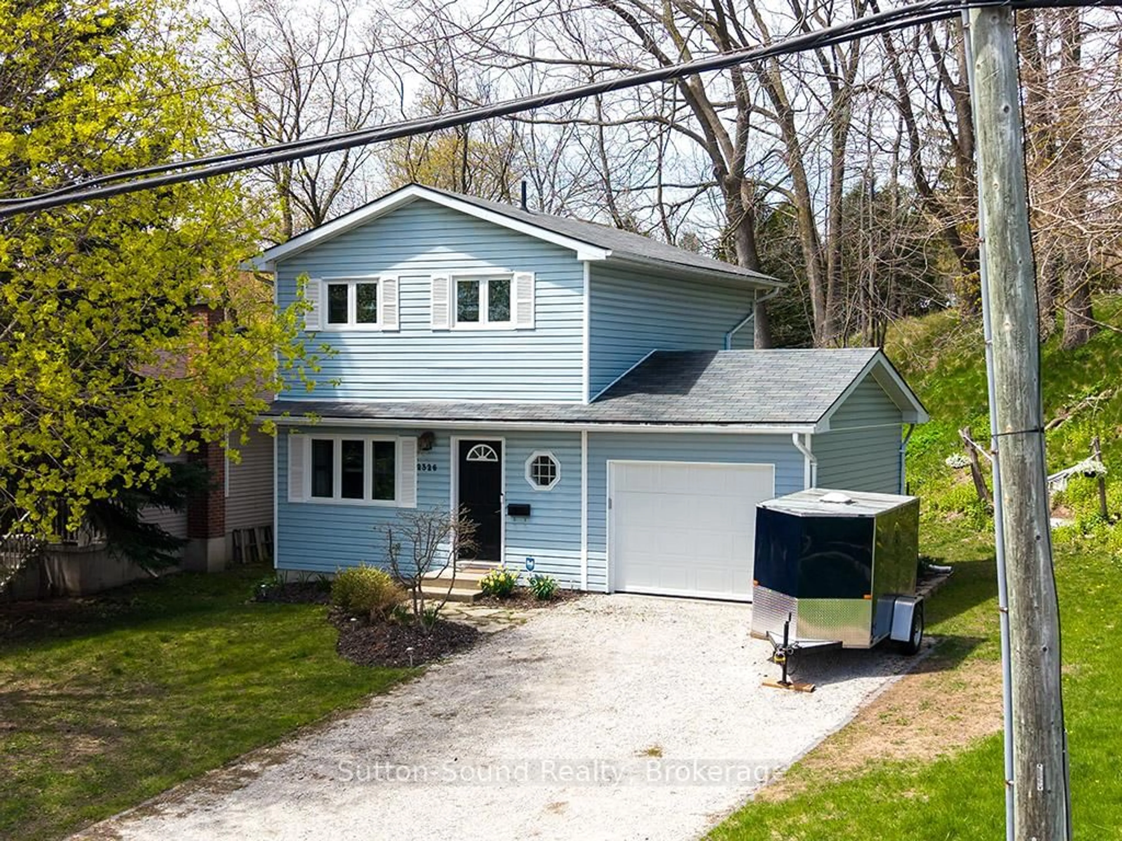 Home with vinyl exterior material, street for 2326 4th Ave, Owen Sound Ontario N4K 4Y8