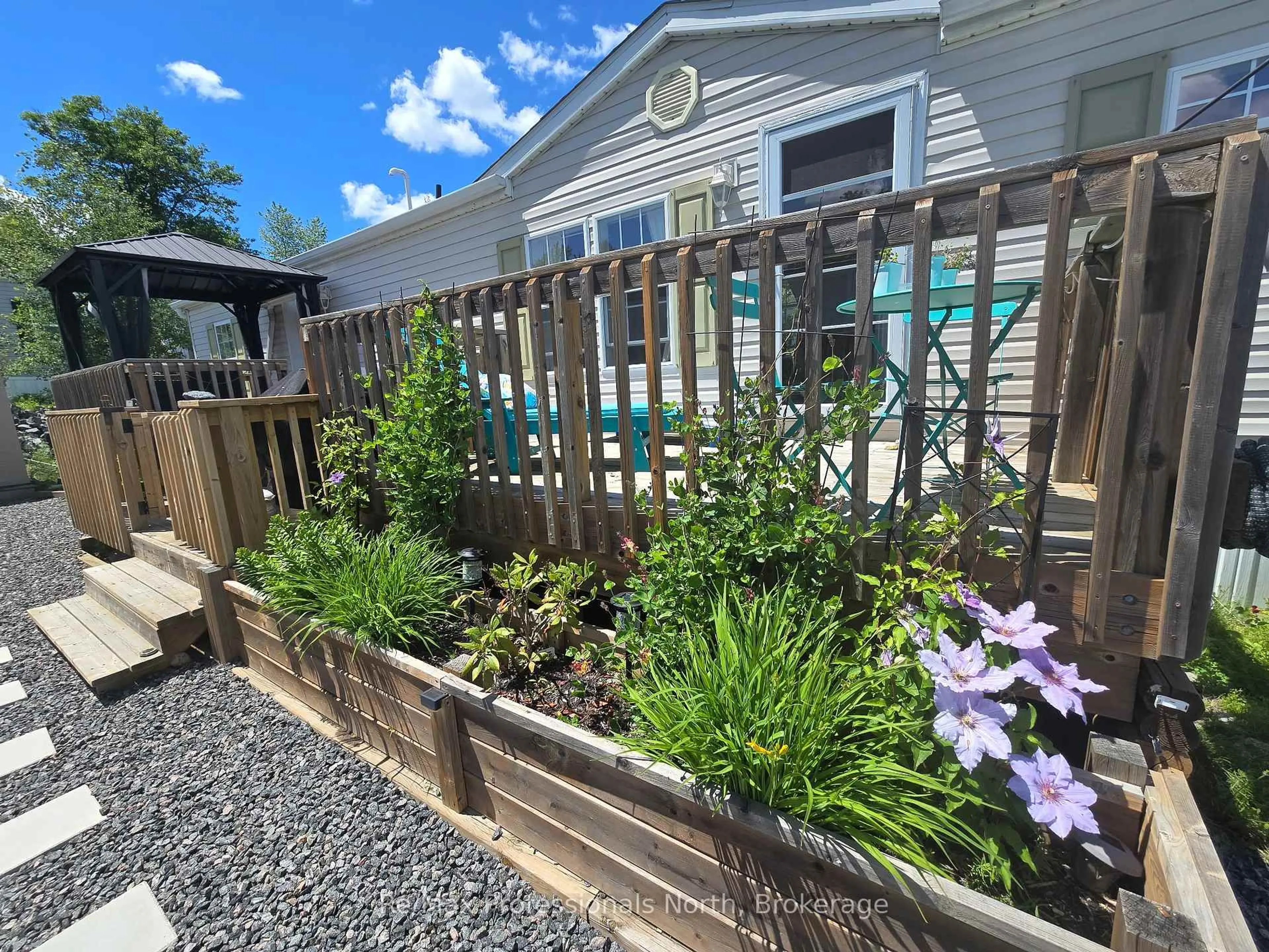 Patio, street for 1007 Racoon Rd #133, Gravenhurst Ontario P1P 0C5