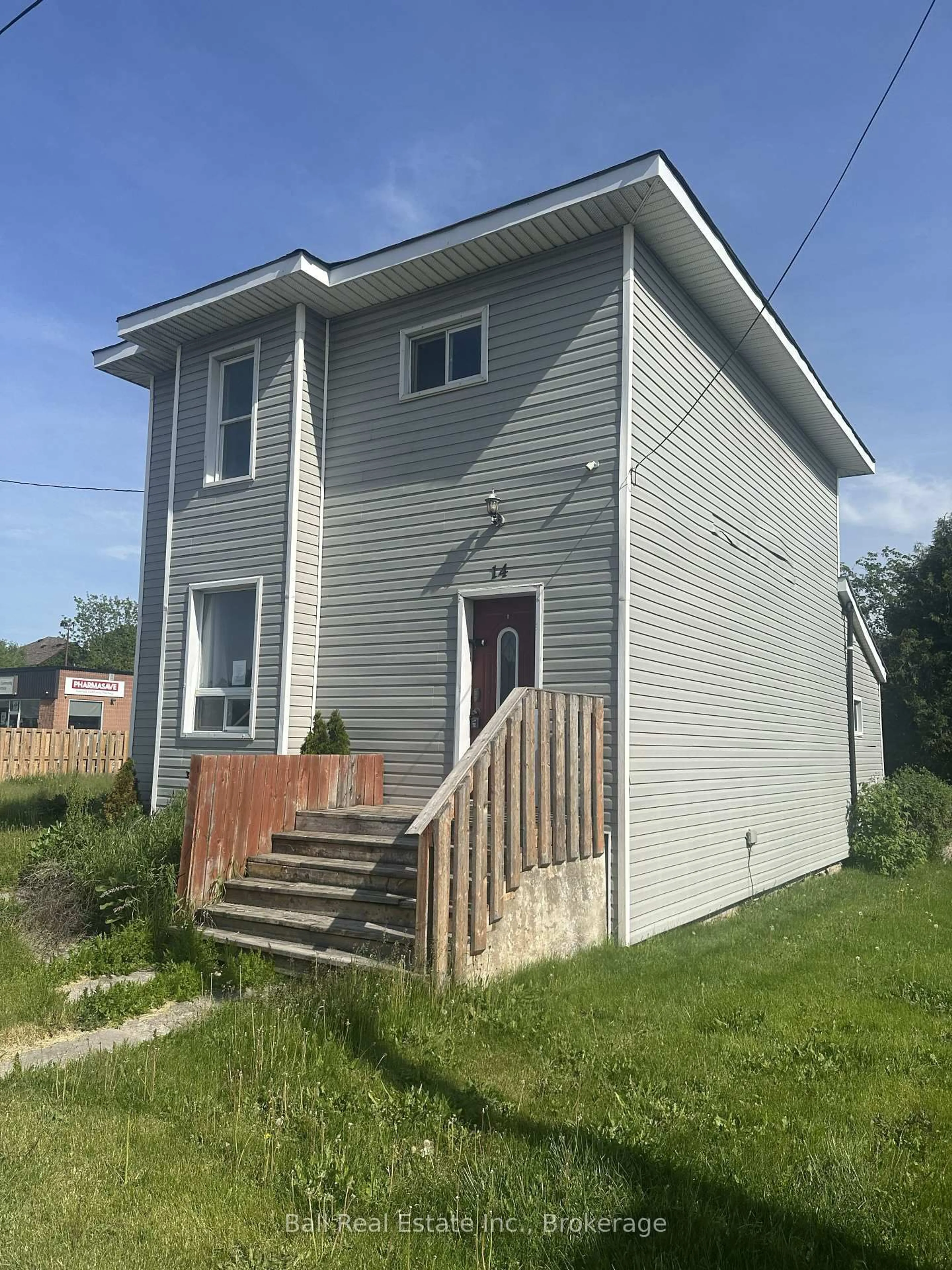 Home with vinyl exterior material, building for 14 Ottawa St, Havelock-Belmont-Methuen Ontario K0L 1Z0