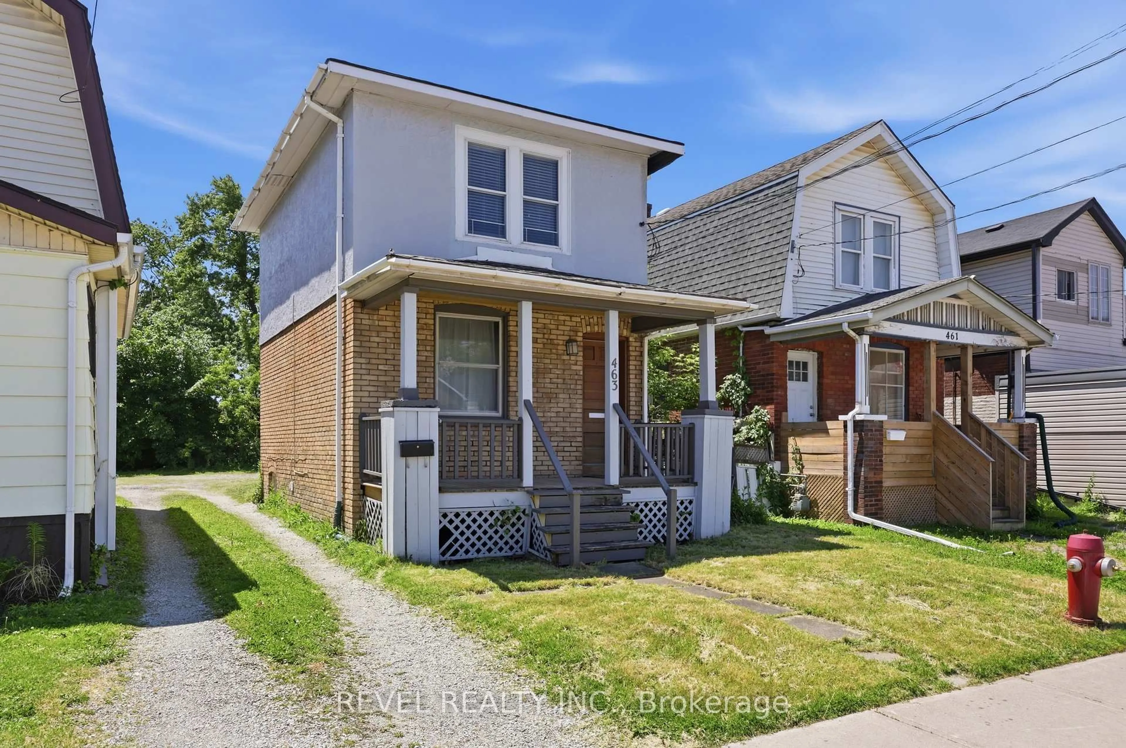Home with brick exterior material, street for 463 East Main St, Welland Ontario L3B 3X7