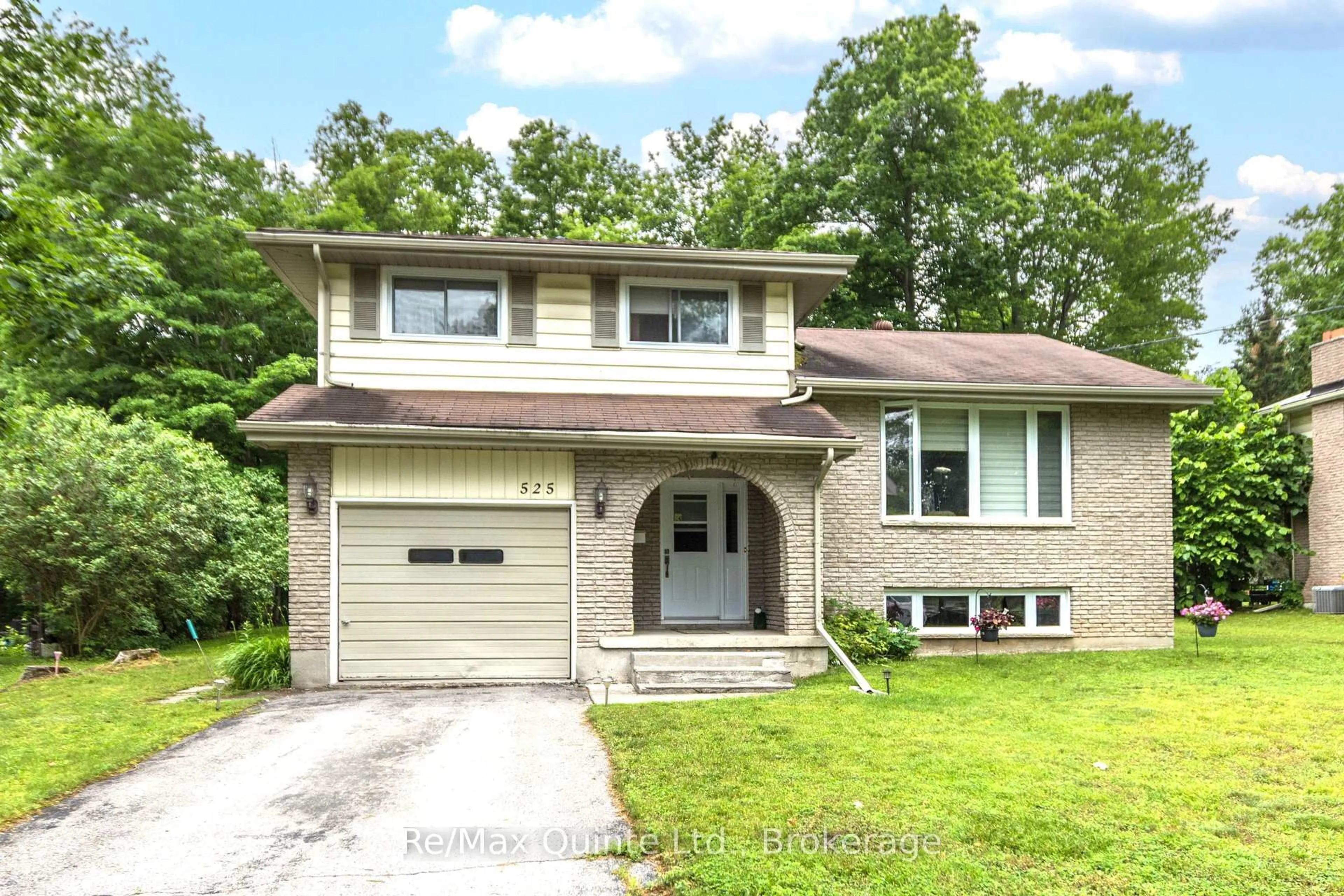 Home with vinyl exterior material, street for 525 Whites Rd, Trenton Ontario K8V 5P8