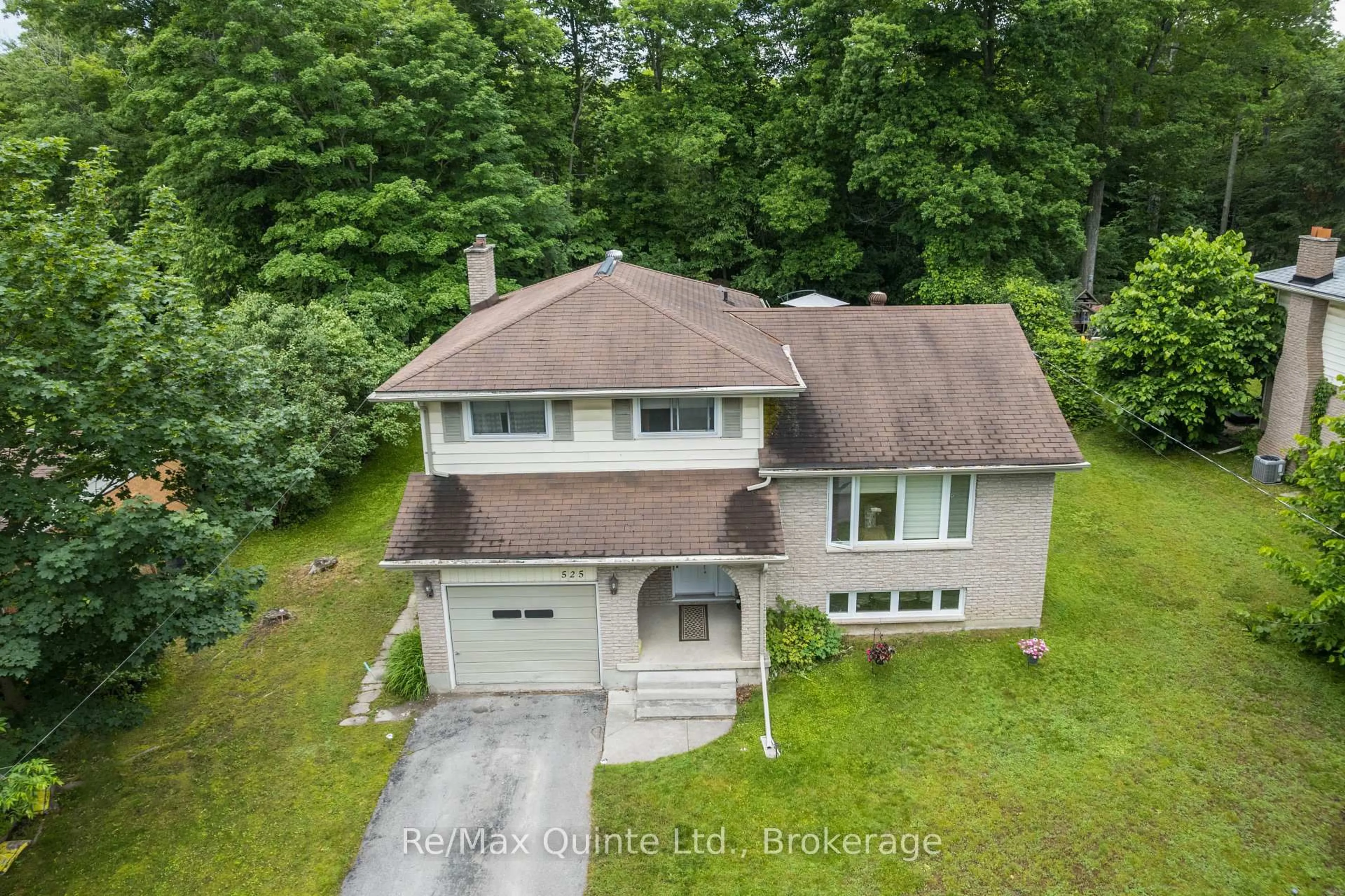 A pic from outside/outdoor area/front of a property/back of a property/a pic from drone, unknown for 525 Whites Rd, Trenton Ontario K8V 5P8