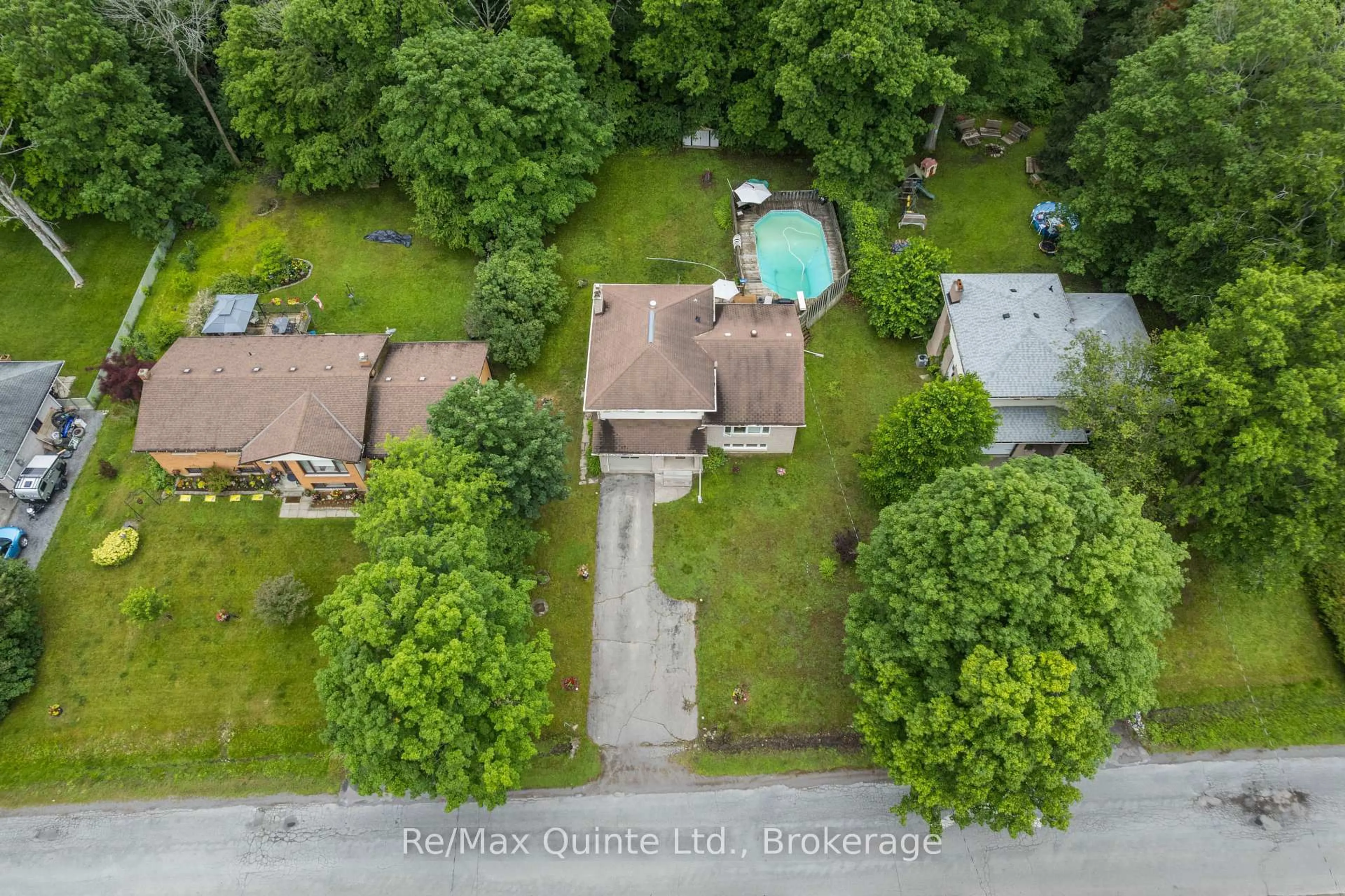 A pic from outside/outdoor area/front of a property/back of a property/a pic from drone, street for 525 Whites Rd, Trenton Ontario K8V 5P8