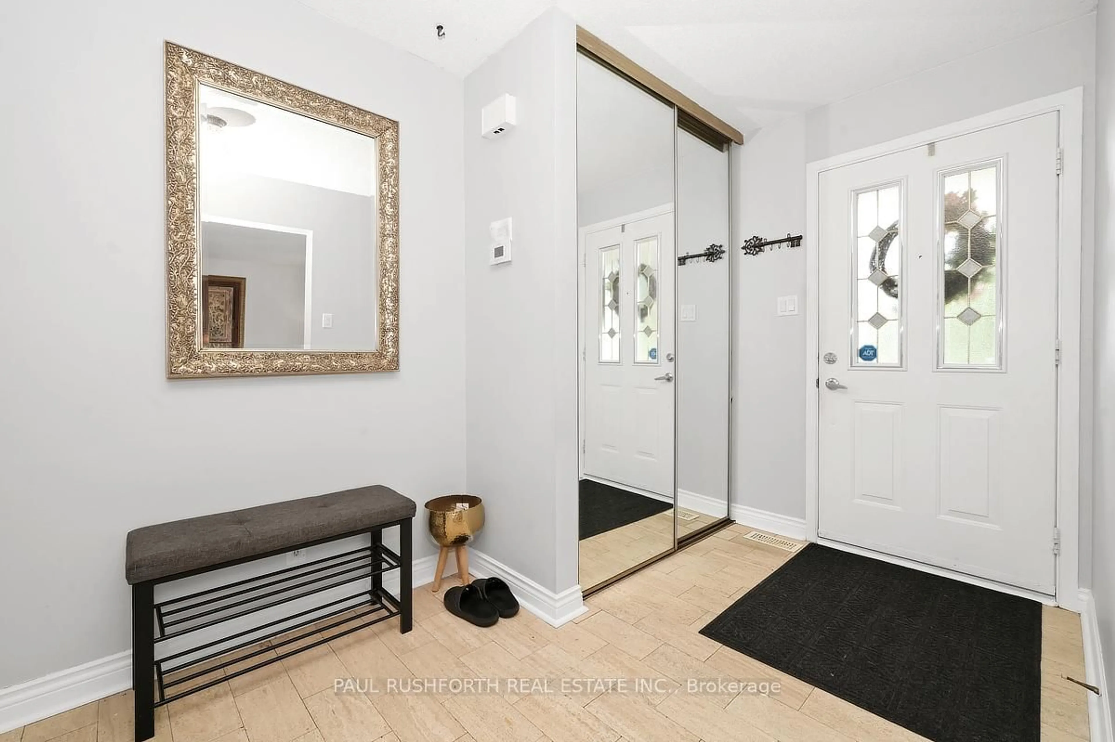 Indoor entryway for 157 Craig Henry Dr, Ottawa Ontario K2G 3Z8