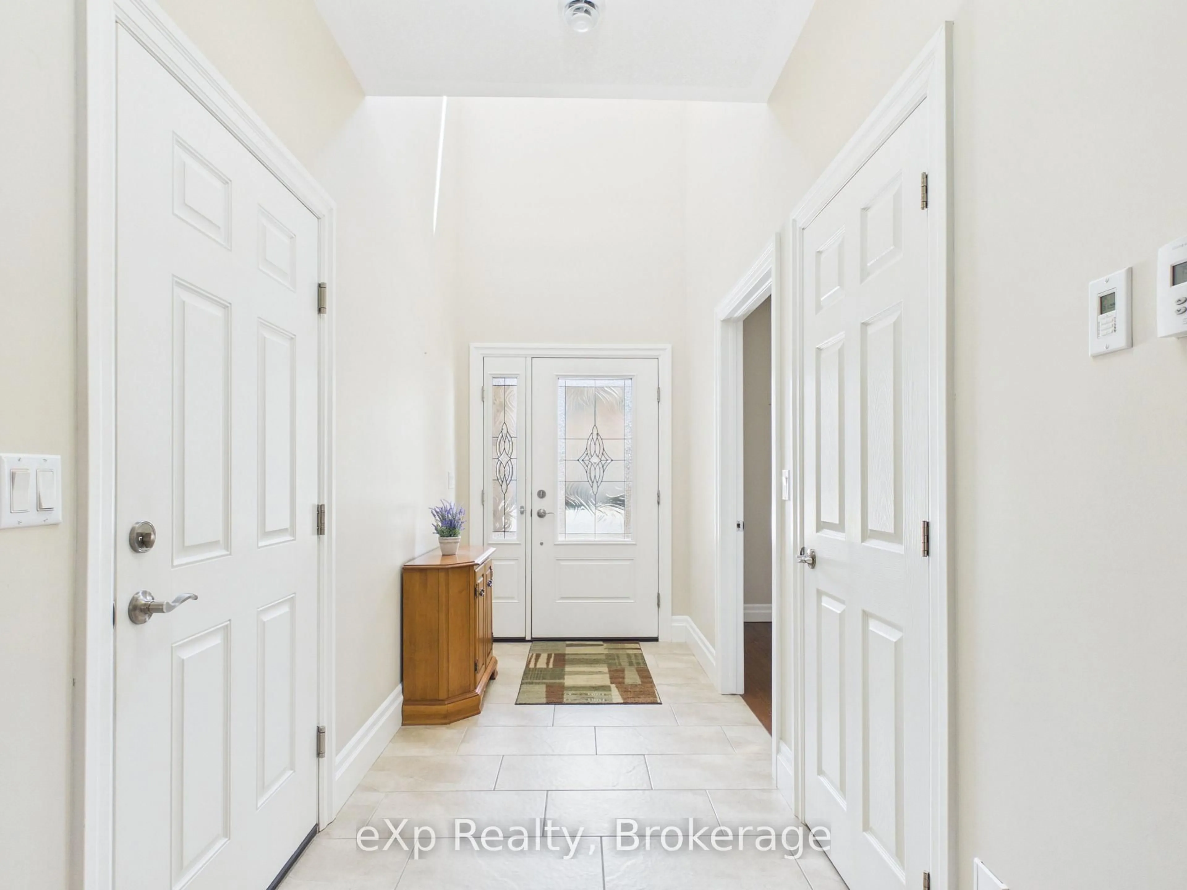 Indoor entryway for 401 Victoria St #34, Brockton Ontario N0G 2V0