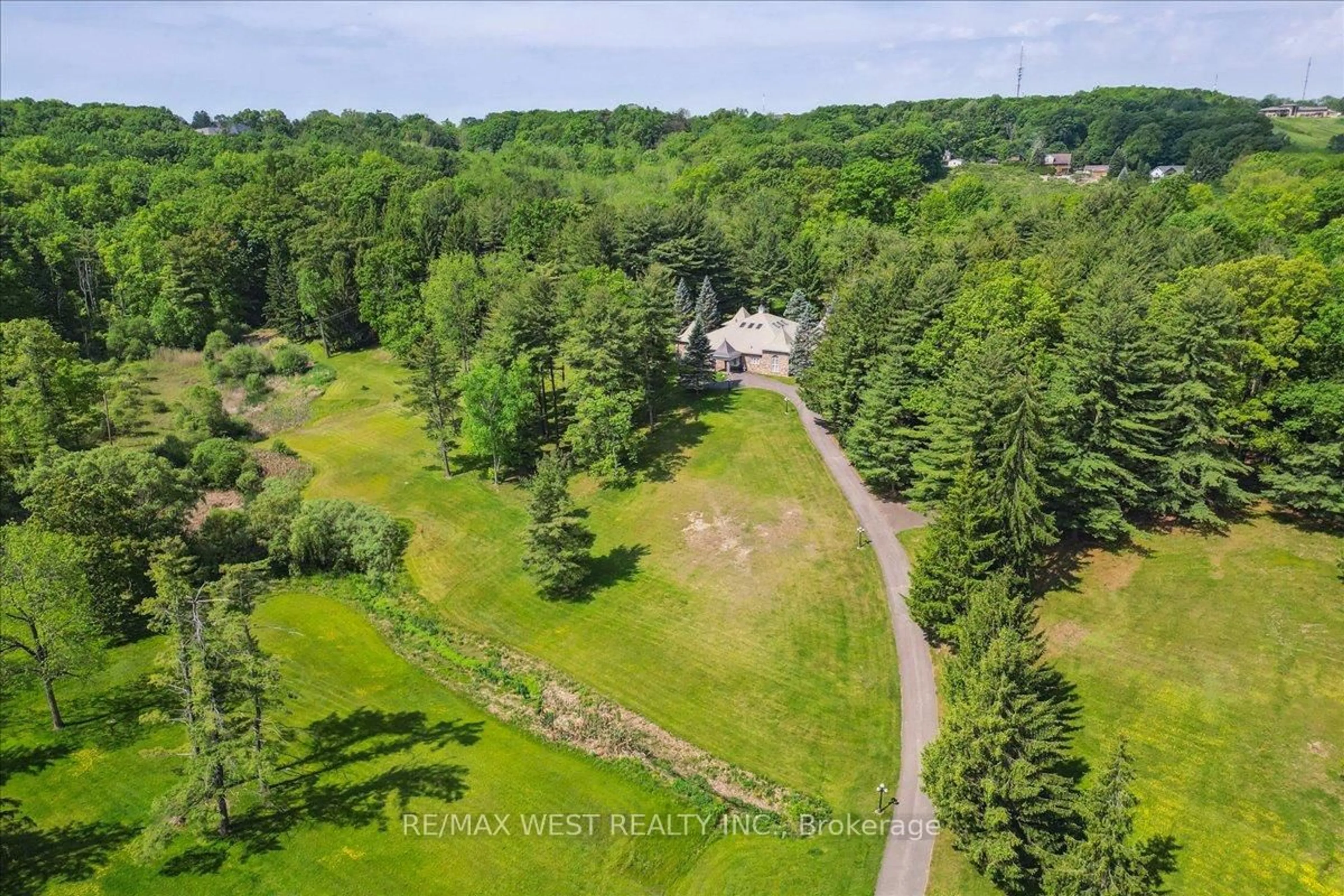 A pic from outside/outdoor area/front of a property/back of a property/a pic from drone, forest/trees view for 1630 Pelham St, Pelham Ontario L0S 1E3