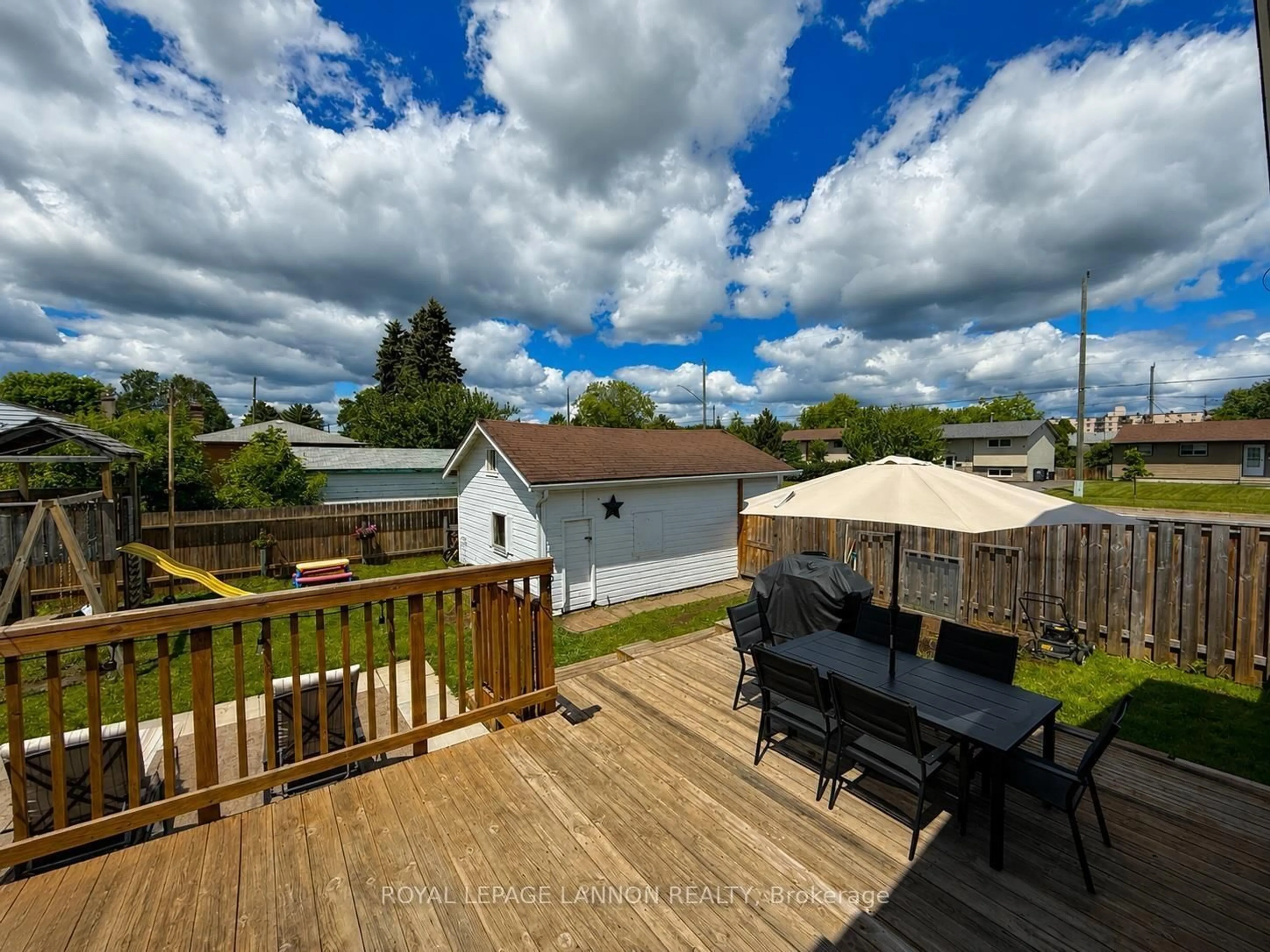 A pic from outside/outdoor area/front of a property/back of a property/a pic from drone, water/lake/river/ocean view for 177 Shipley St, Thunder Bay Ontario P7A 3C6
