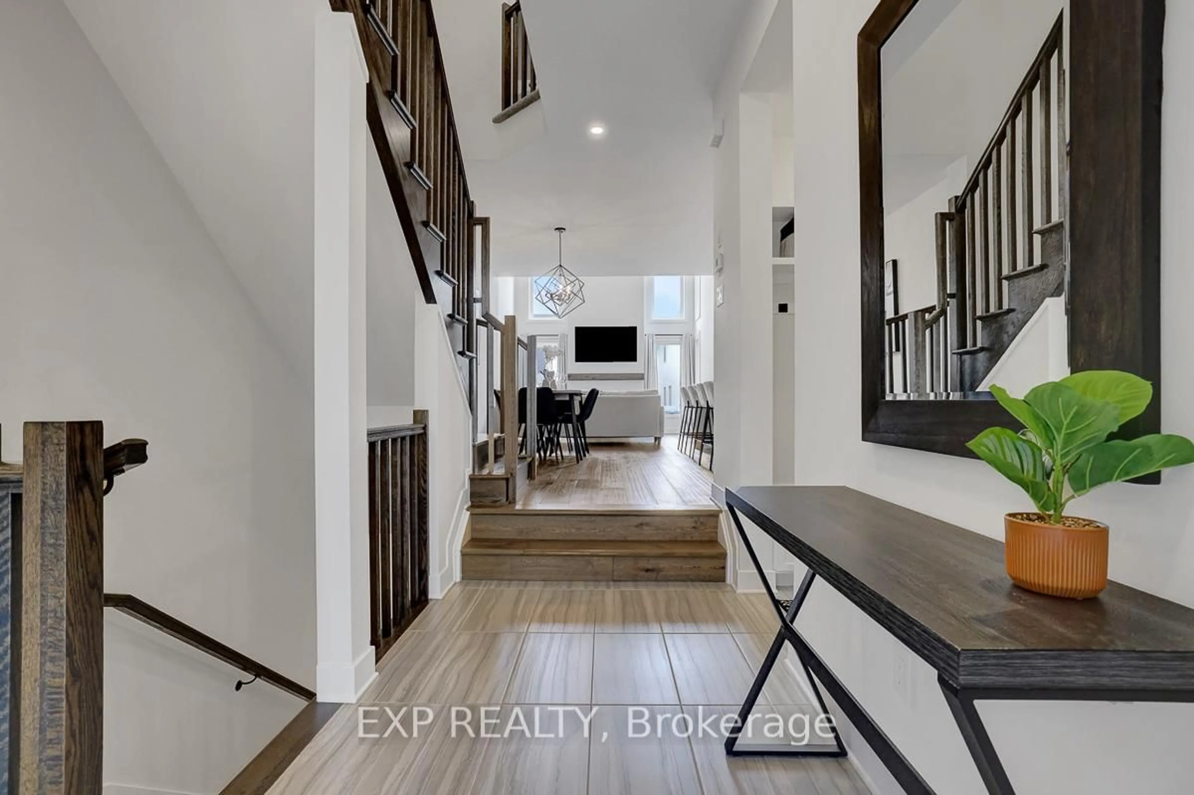 Indoor entryway for 512 triangle St, Ottawa Ontario K2V 0M8