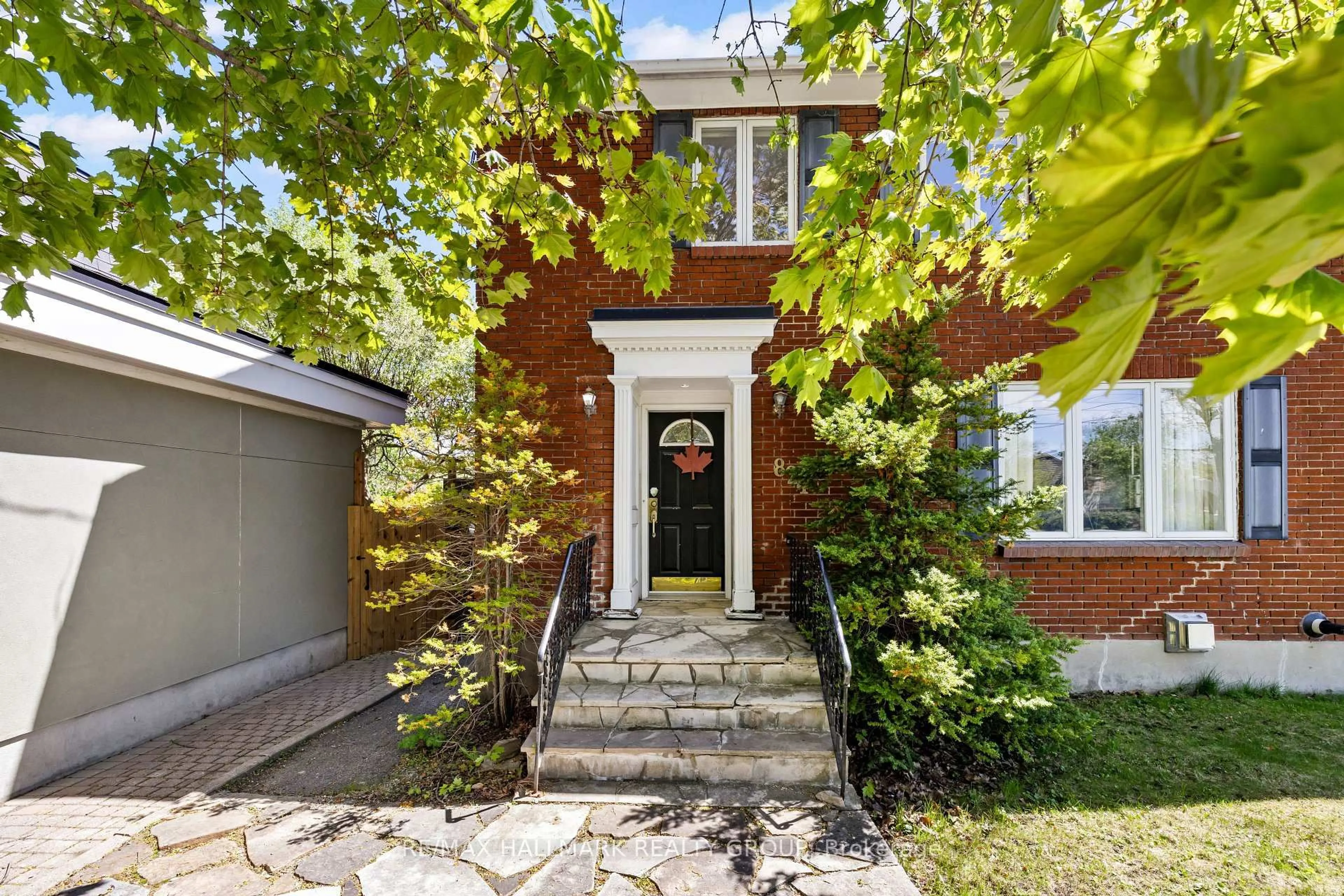 Home with brick exterior material, street for 824 Byron Ave, Ottawa Ontario K2A 0H7