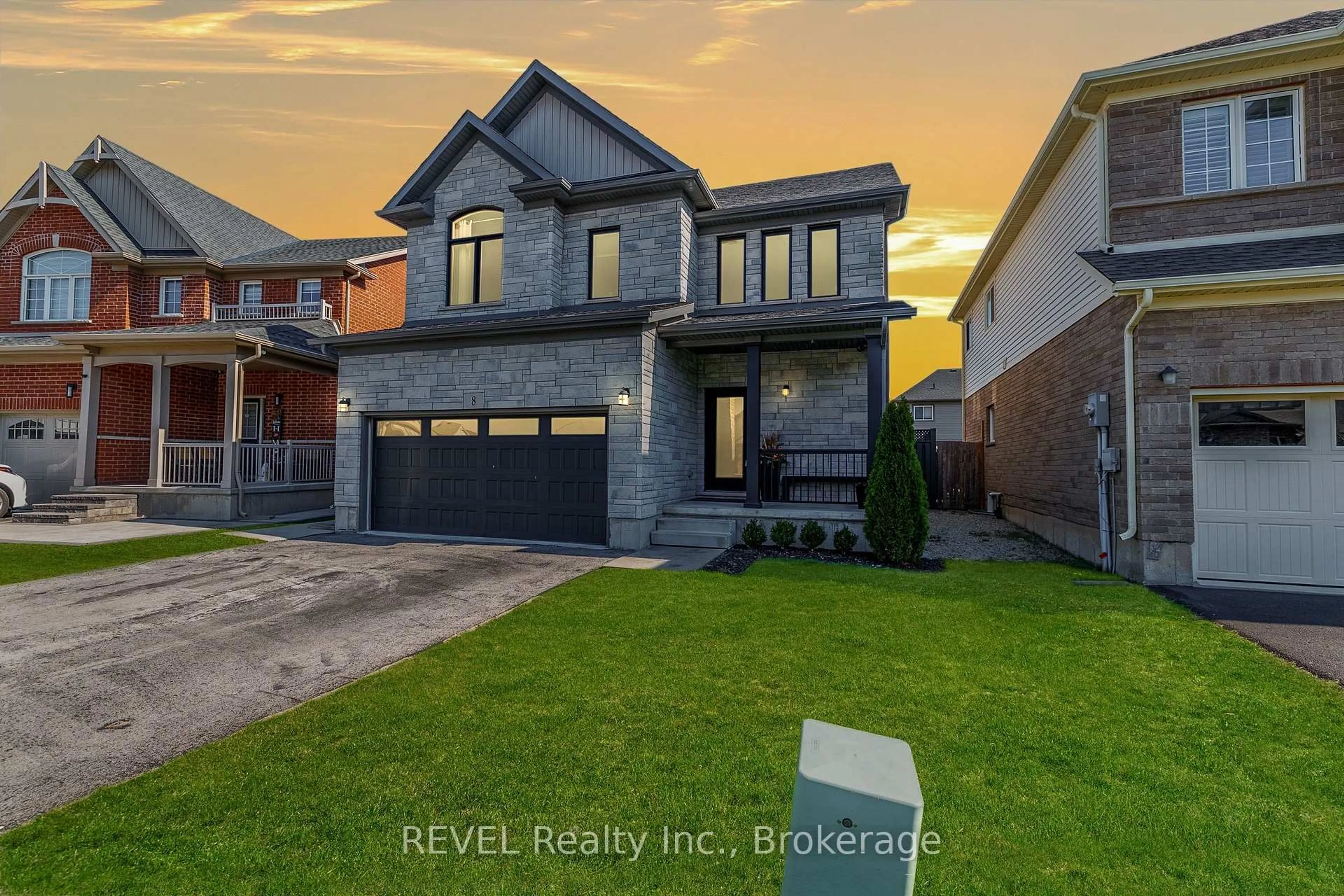 Home with brick exterior material, street for 8 Elderberry Rd, Thorold Ontario L2V 0E7