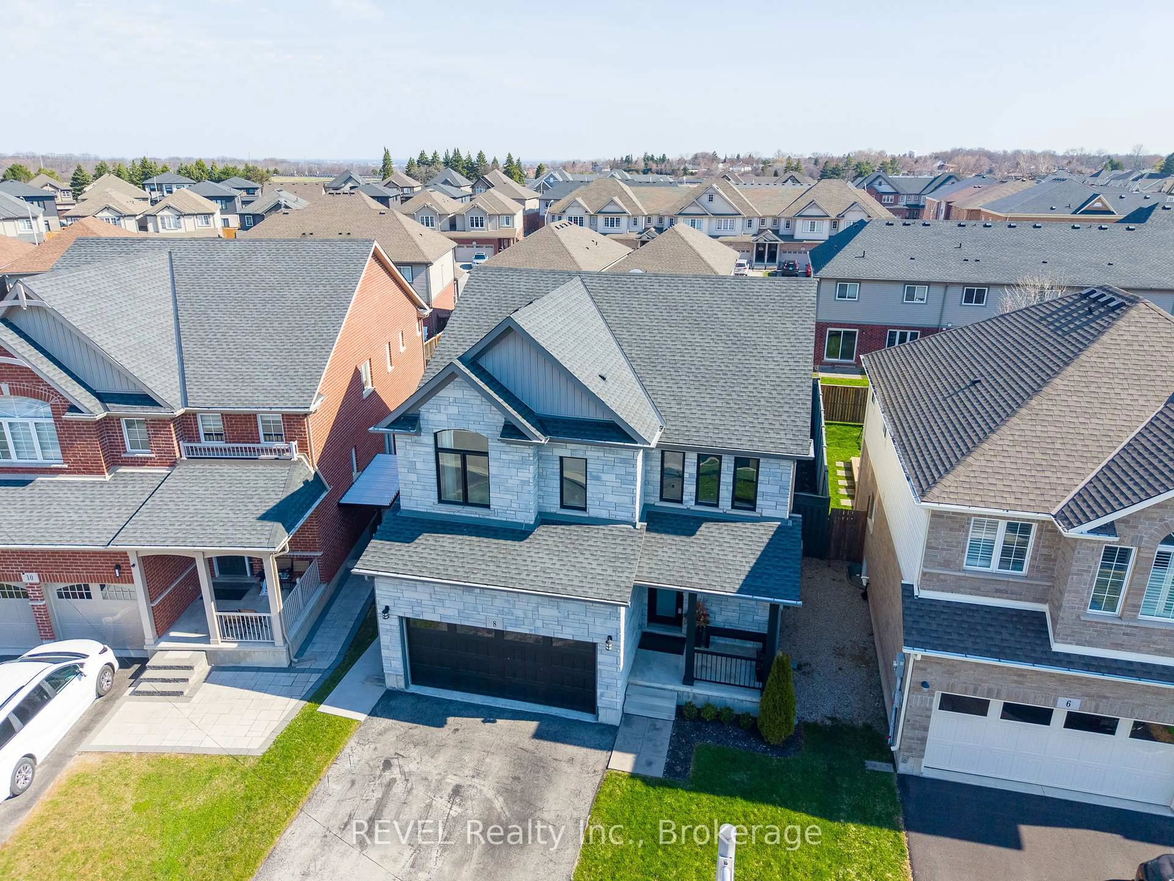 A pic from outside/outdoor area/front of a property/back of a property/a pic from drone, street for 8 Elderberry Rd, Thorold Ontario L2V 0E7