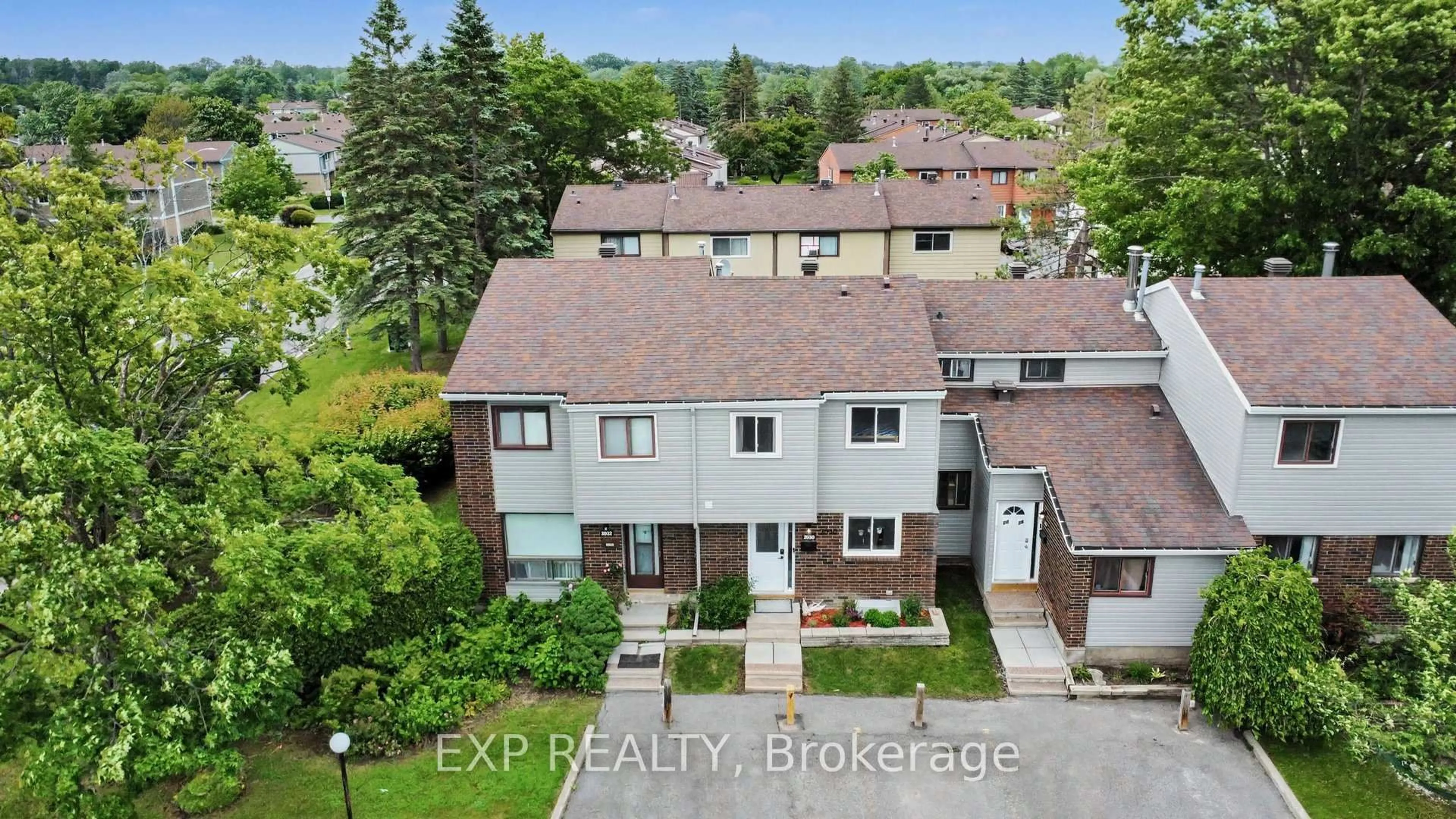 A pic from outside/outdoor area/front of a property/back of a property/a pic from drone, unknown for 2030 Kelden Cres #35, Ottawa Ontario K1B 4X9