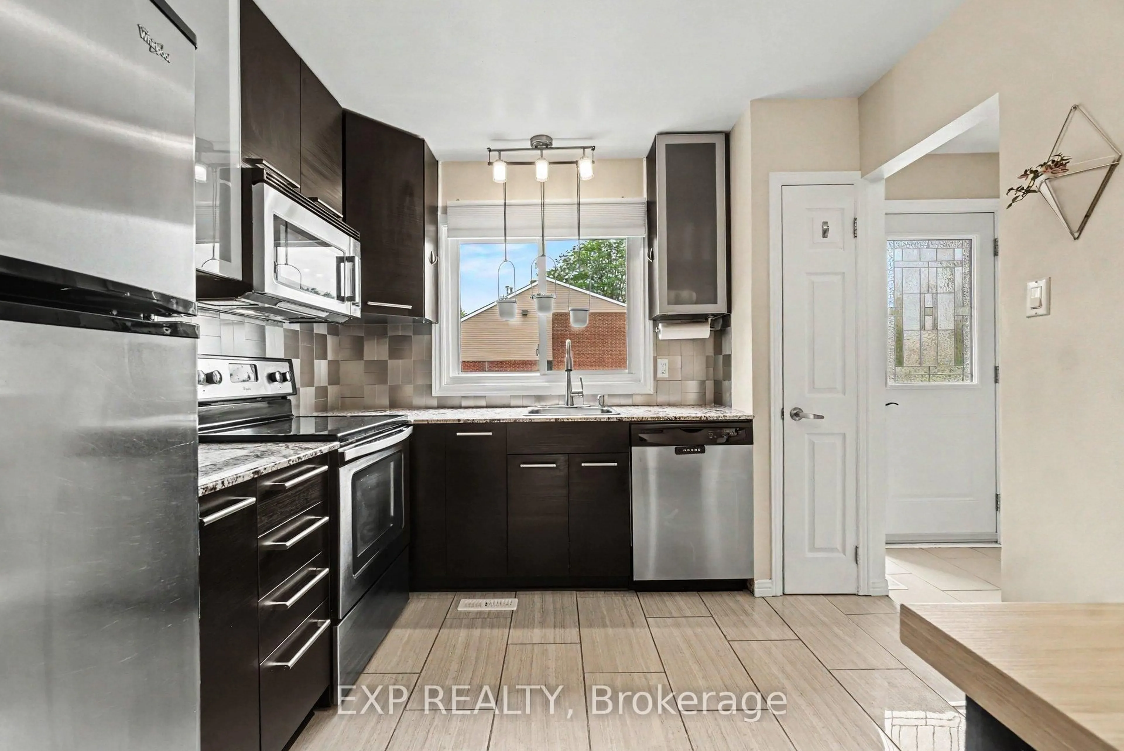 Open concept kitchen, ceramic/tile floor for 2030 Kelden Cres #35, Ottawa Ontario K1B 4X9